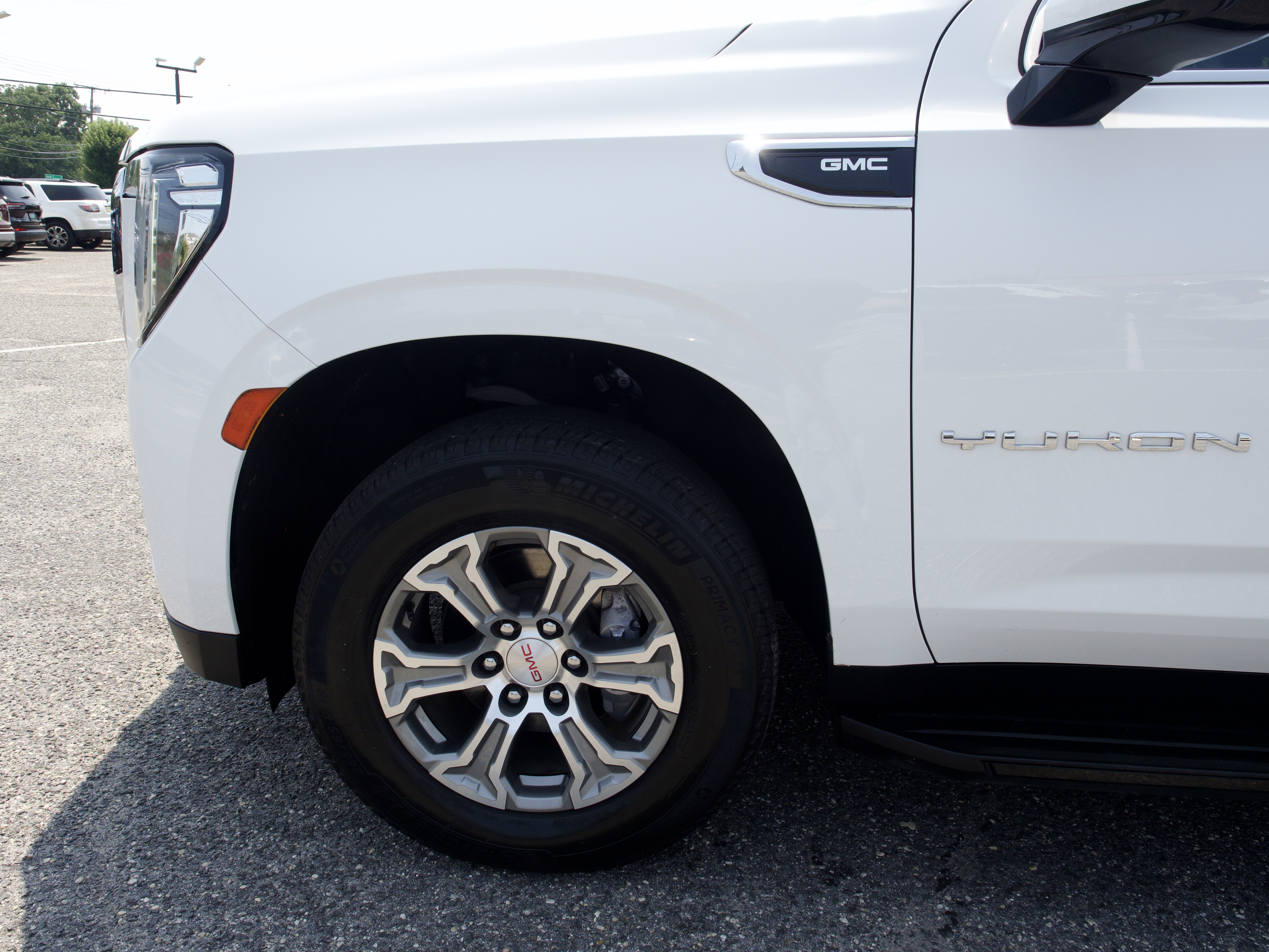 2024 GMC Yukon SLE - Photo 9