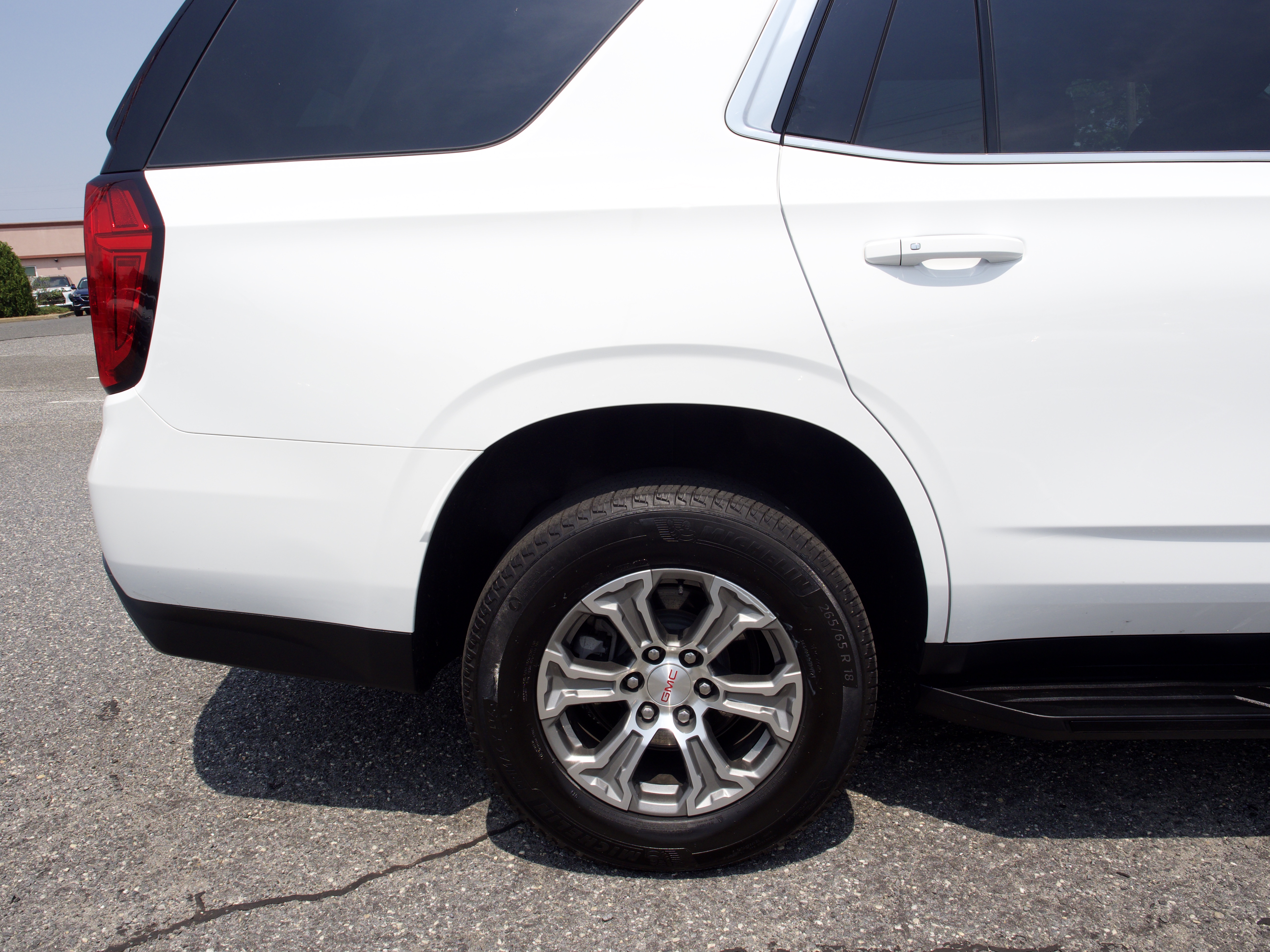 2024 GMC Yukon SLE - Photo 12