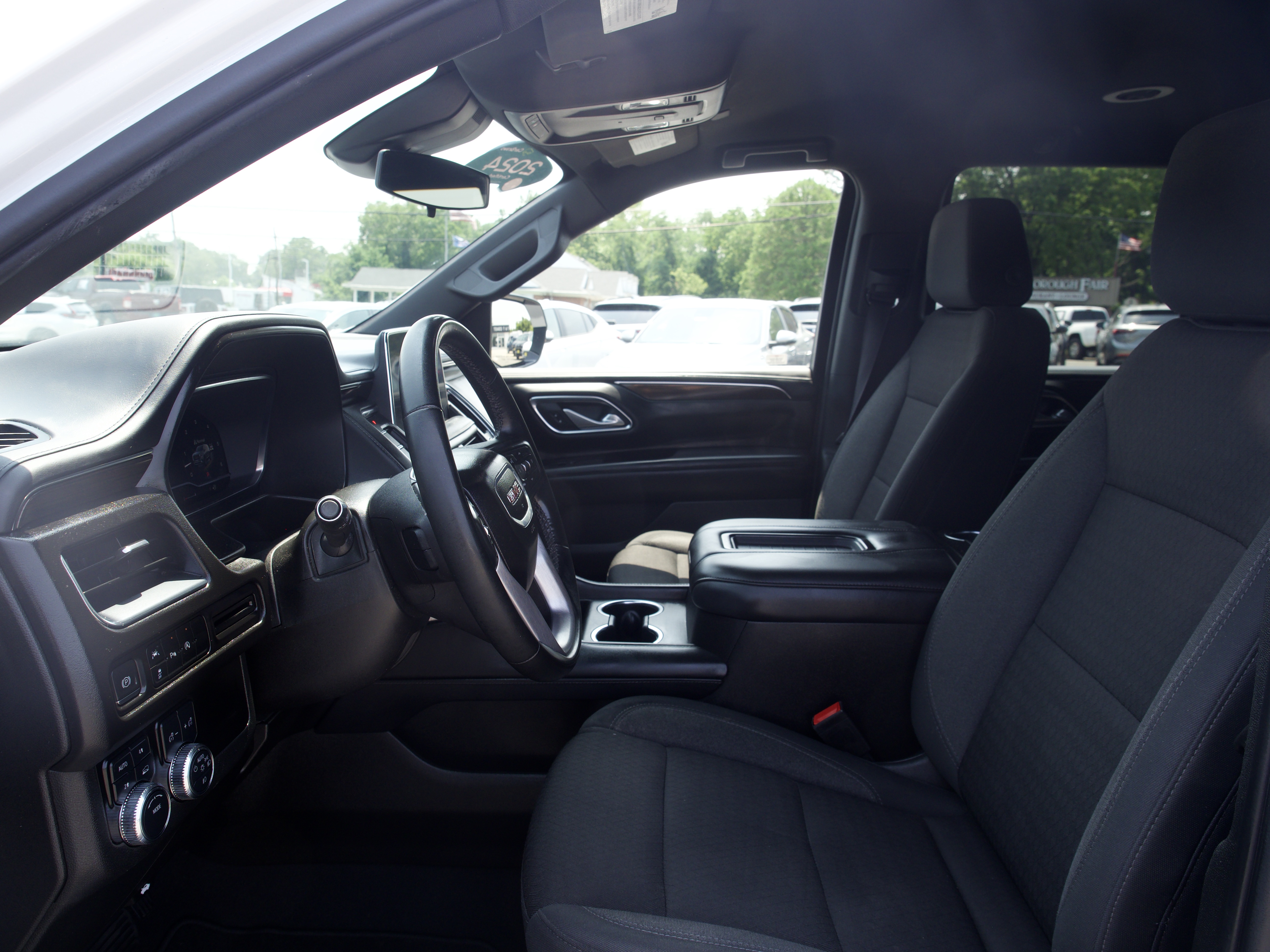 2024 GMC Yukon SLE - Photo 17