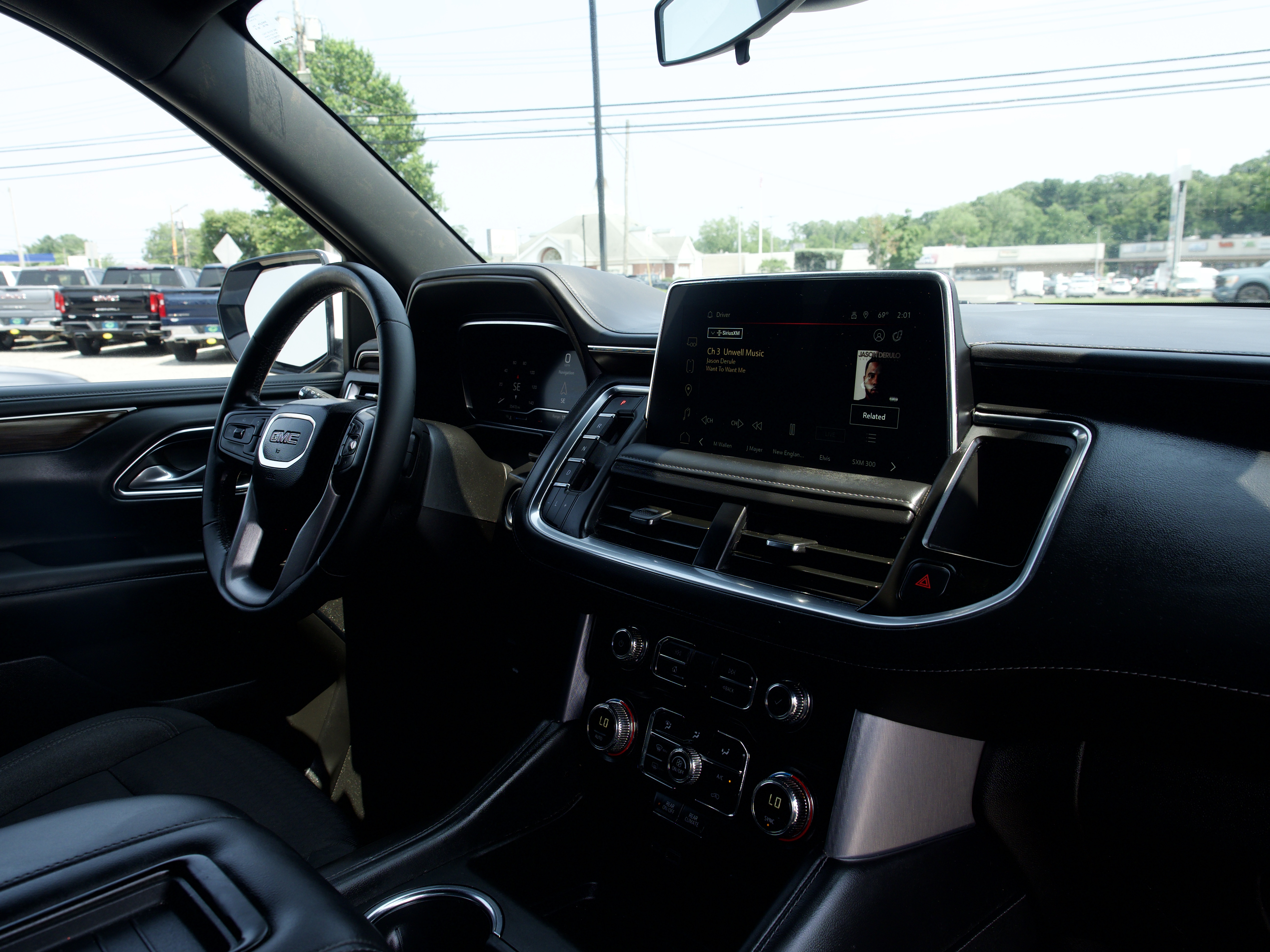 2024 GMC Yukon SLE - Photo 36