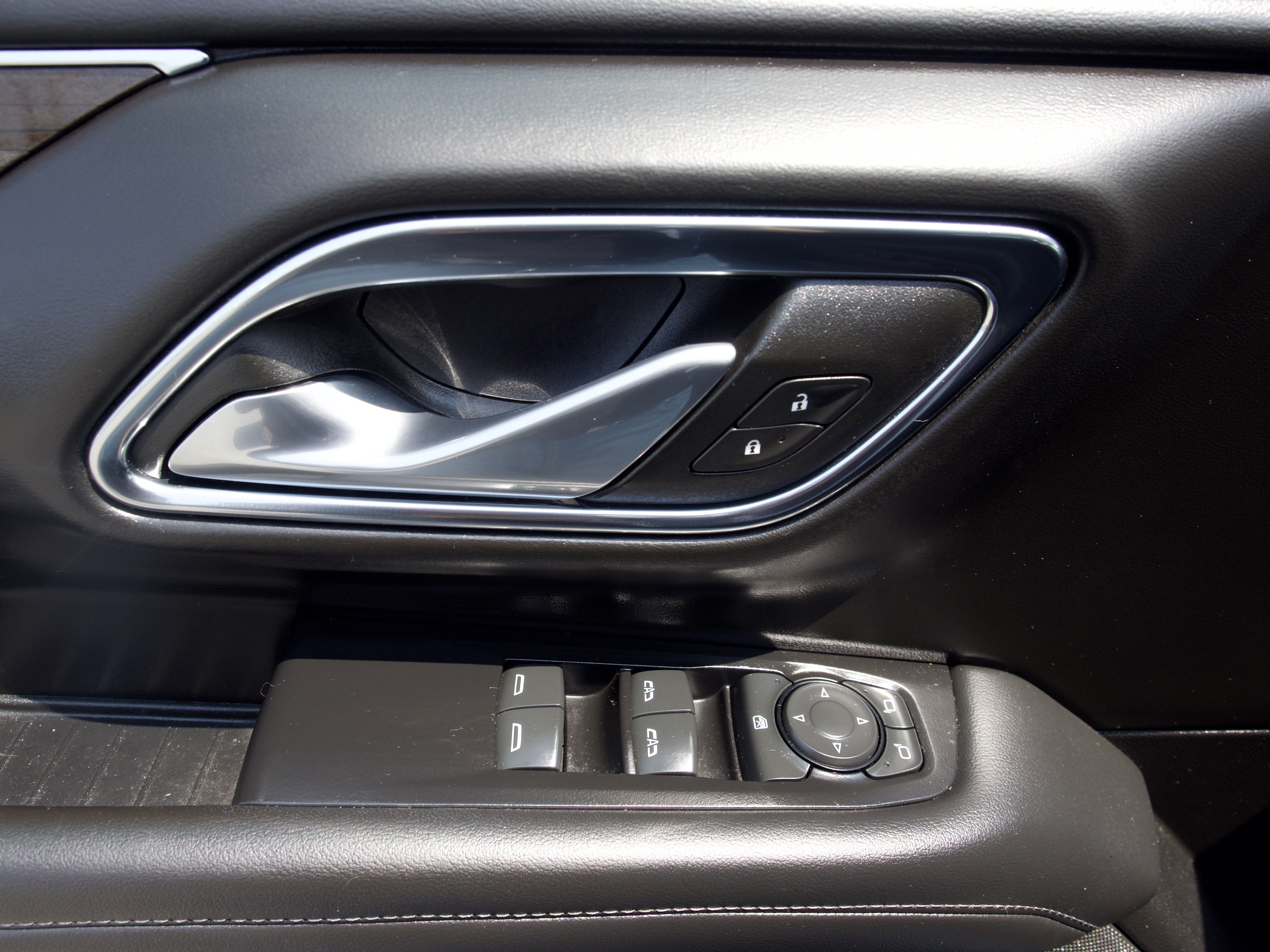 2024 GMC Yukon SLE - Photo 14