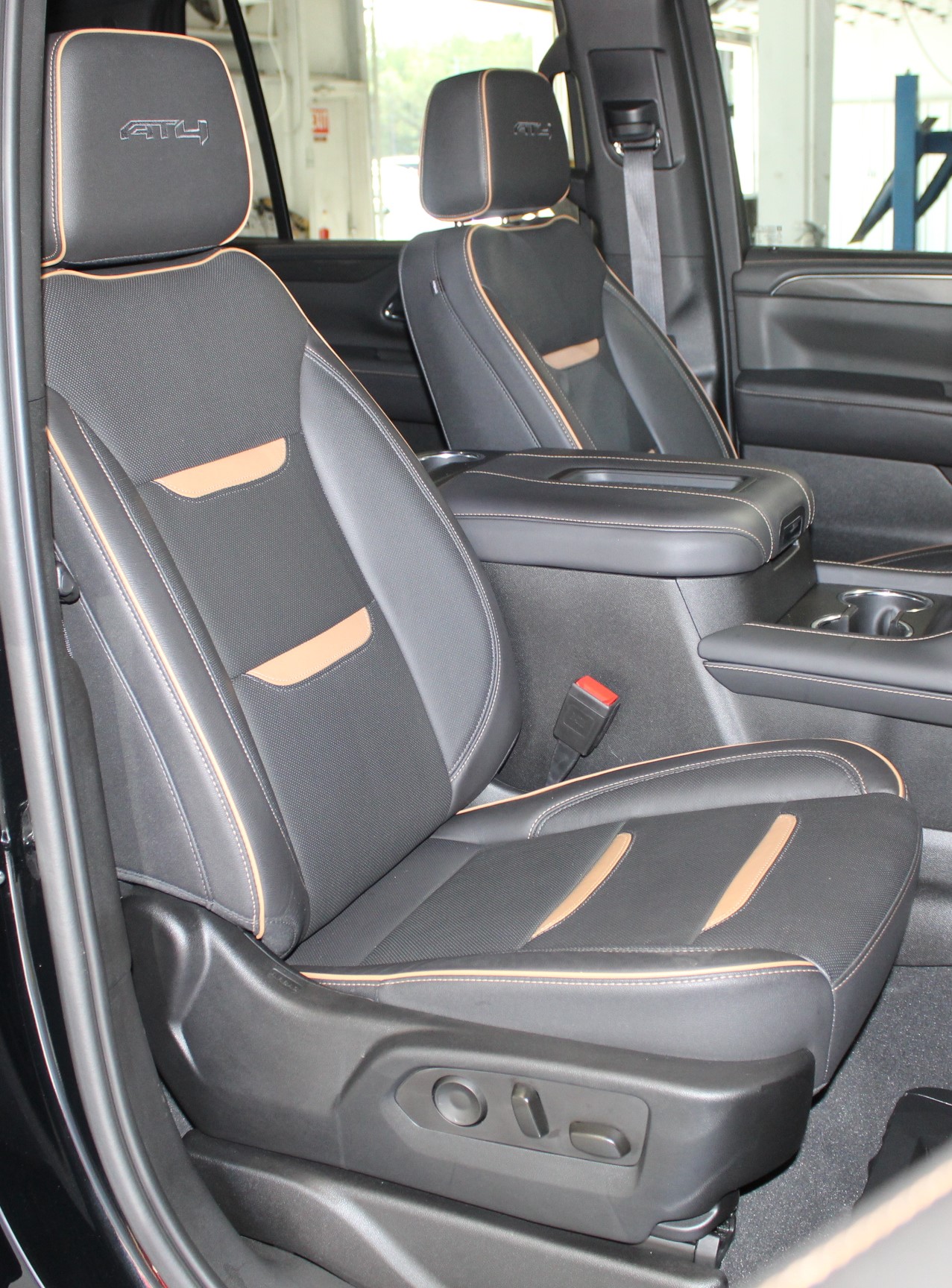 2023 Gmc Yukon Denali AT4 photo 13