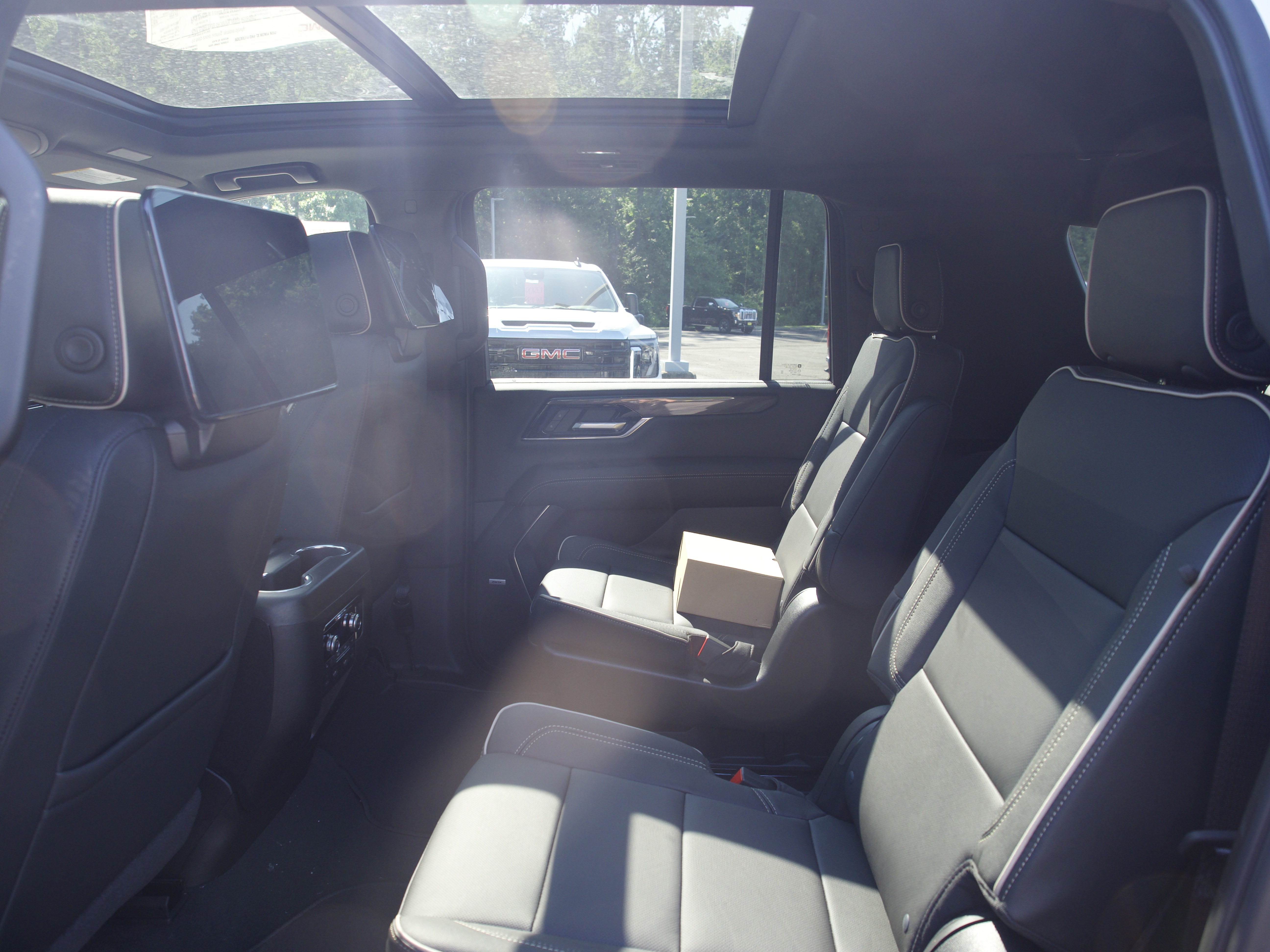 2026 GMC Yukon XL Elevation - Photo 14
