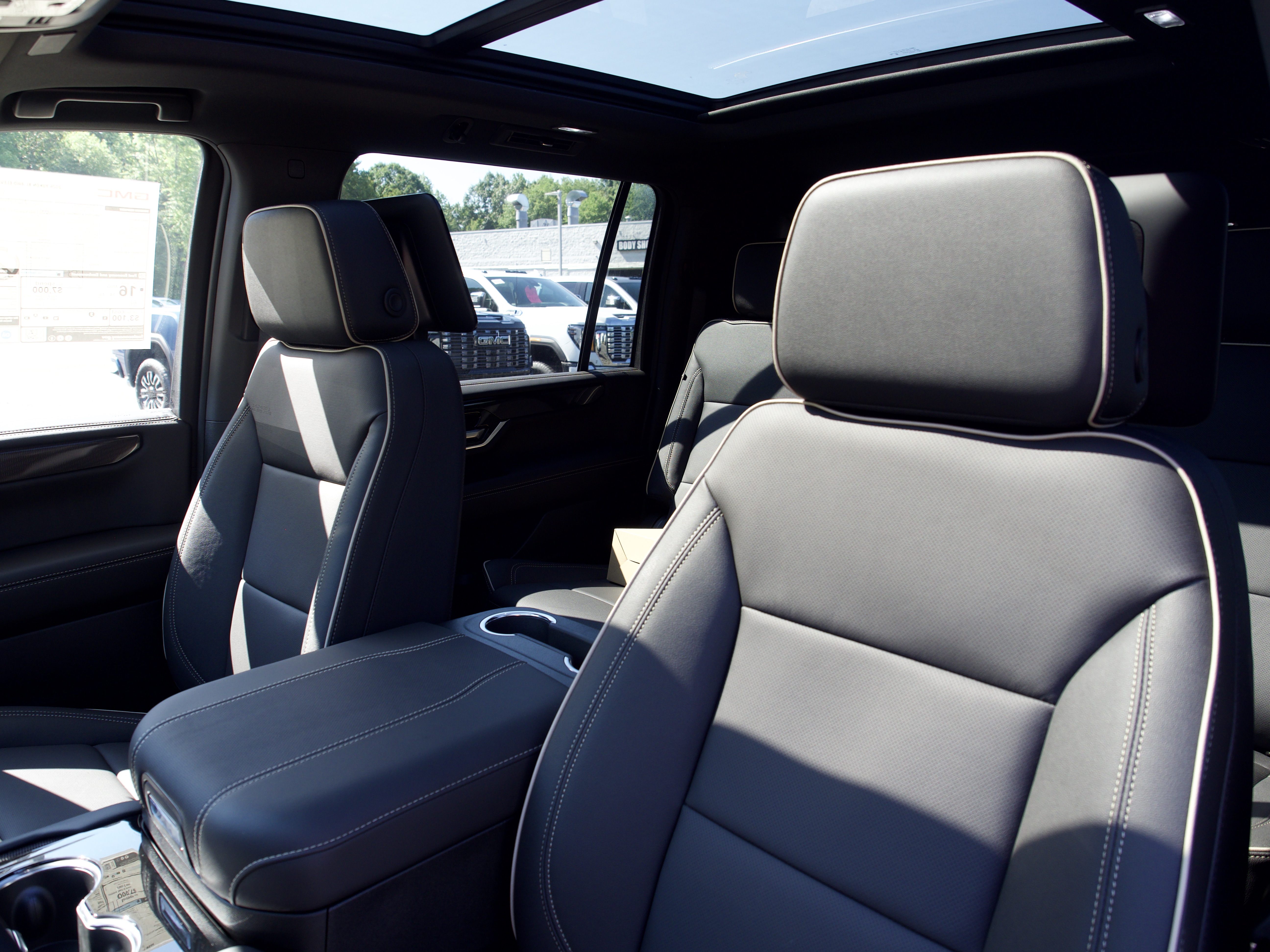 2026 GMC Yukon XL Elevation - Photo 11