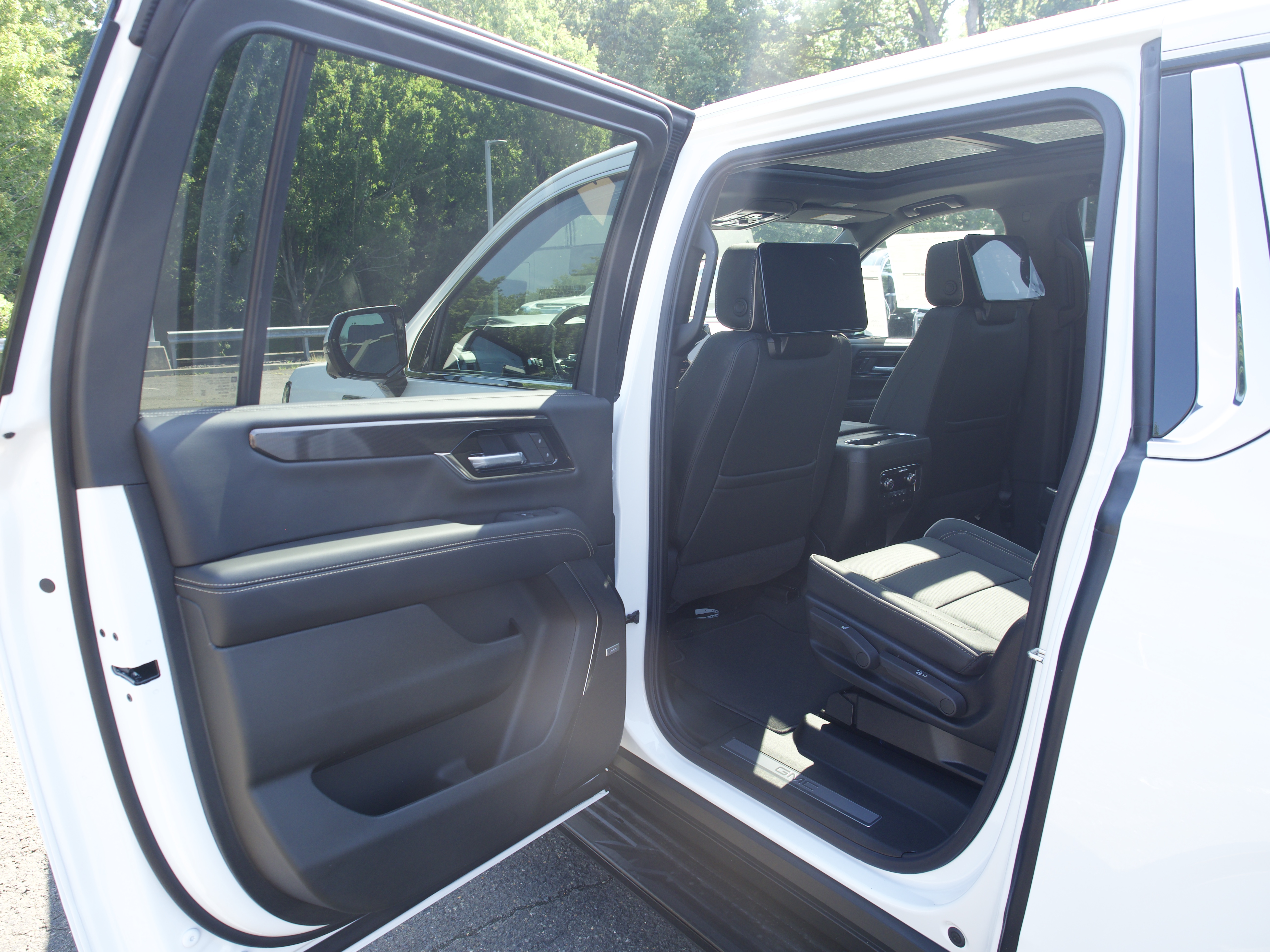 2026 GMC Yukon XL Elevation - Photo 13