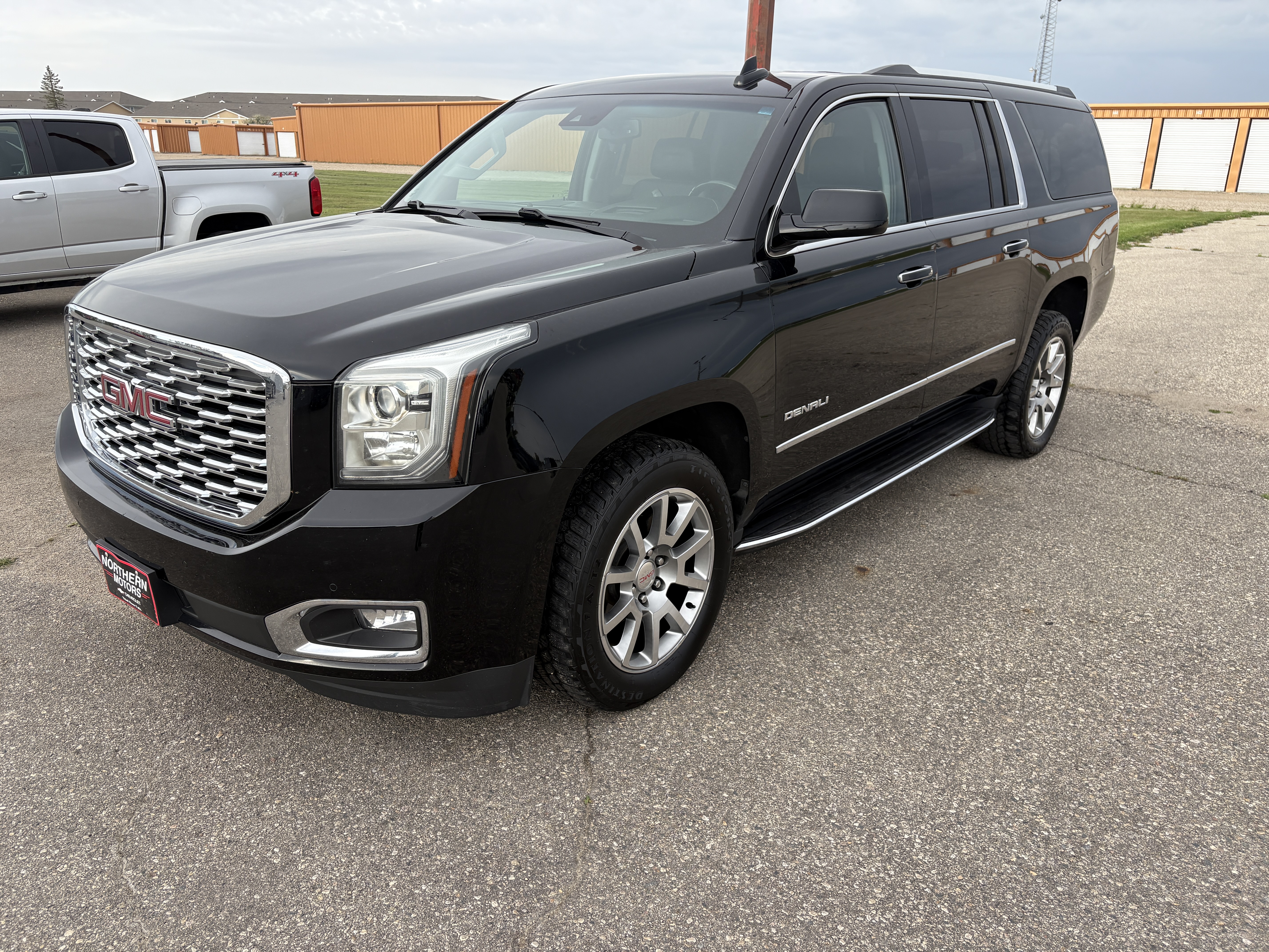 Used 2020 GMC Yukon XL Denali with VIN 1GKS2HKJ3LR294165 for sale in Thief River Falls, Minnesota
