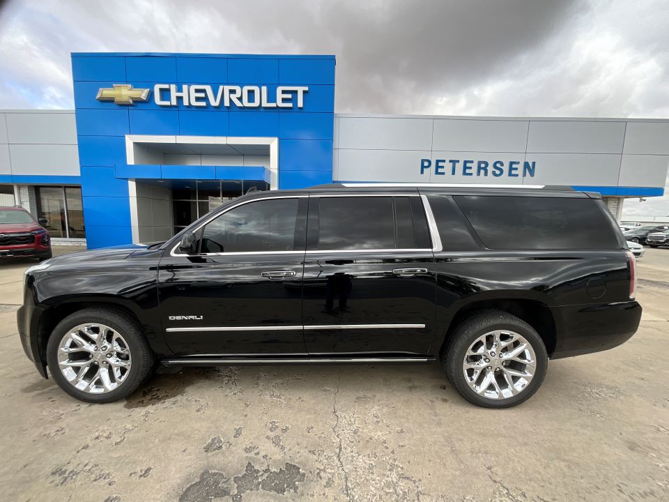 Used 2018 GMC Yukon XL Denali with VIN 1GKS2HKJ5JR161064 for sale in Fairbury, IL