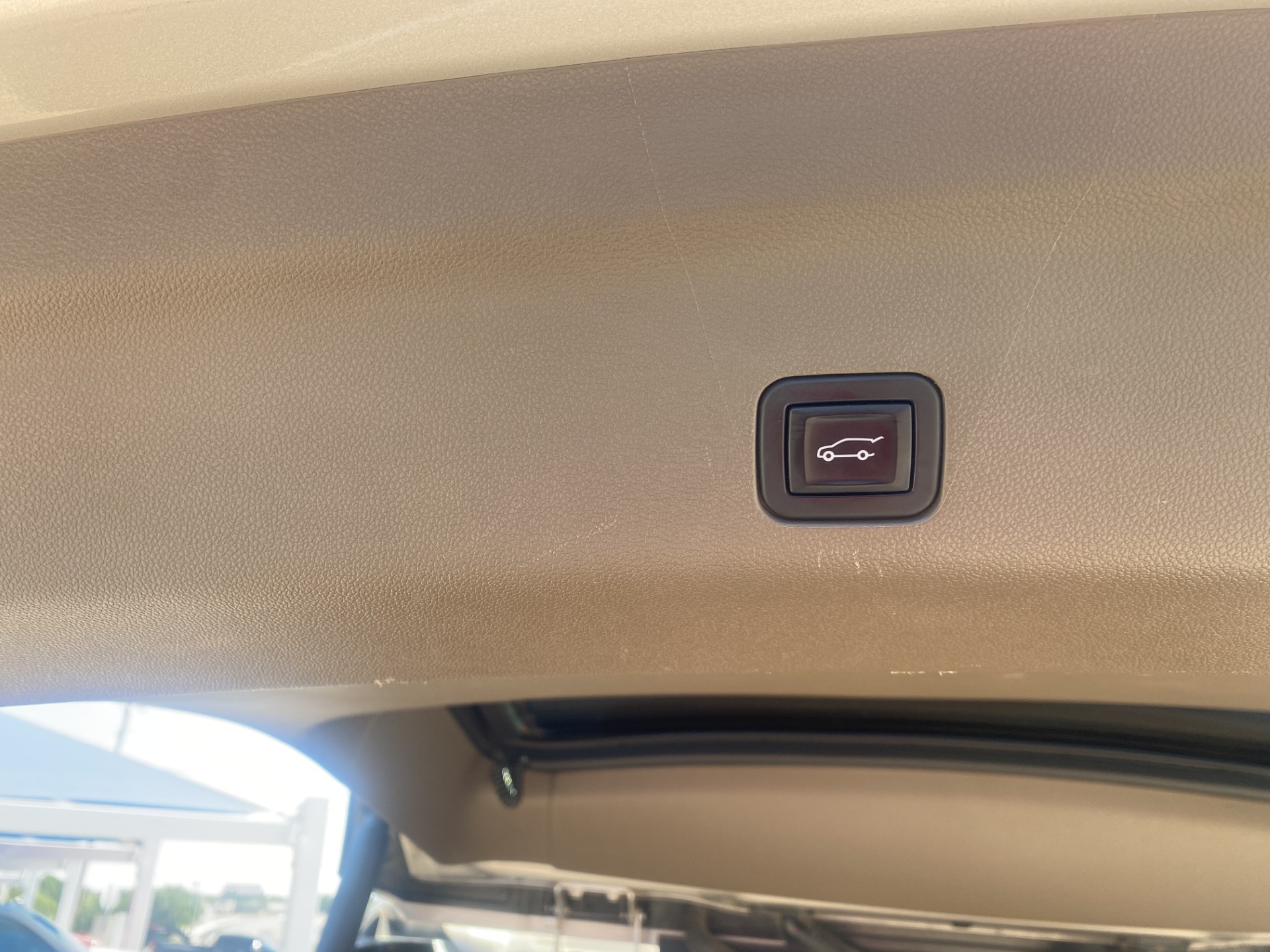 Used 2022 PEARL BEIGE METALLIC GMC Denali image 31