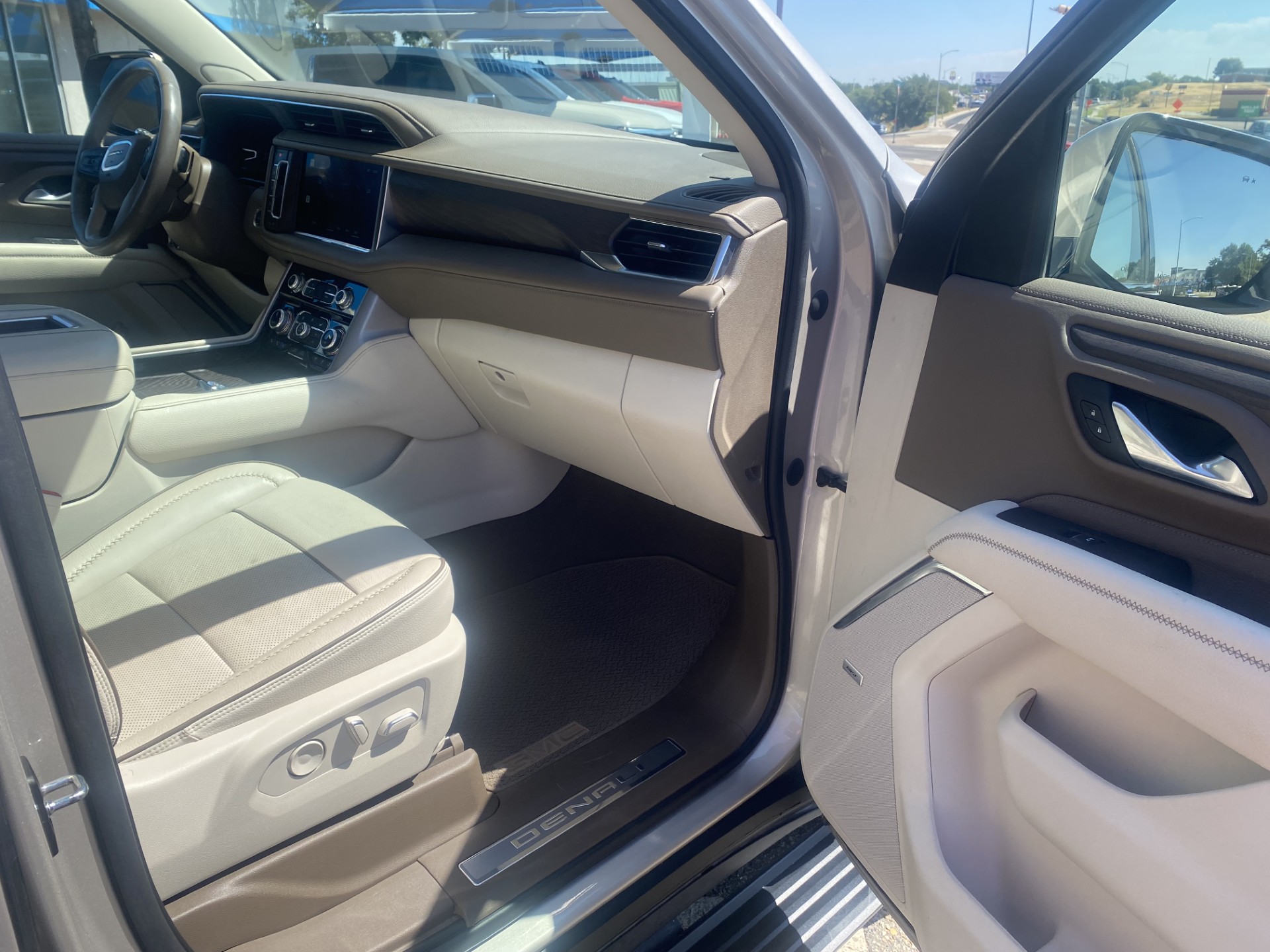 Used 2022 PEARL BEIGE METALLIC GMC Denali image 10