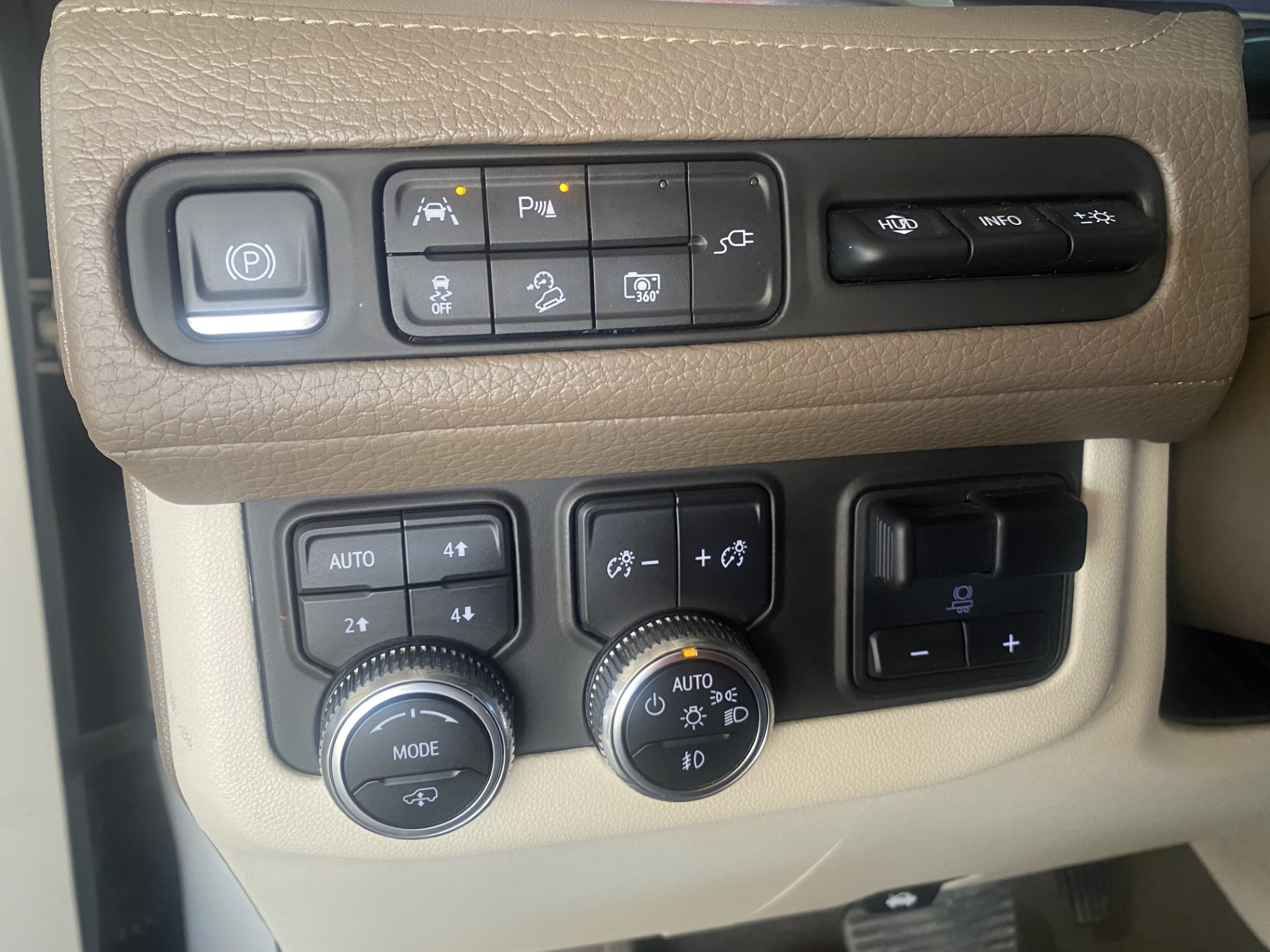 Used 2022 PEARL BEIGE METALLIC GMC Denali image 15