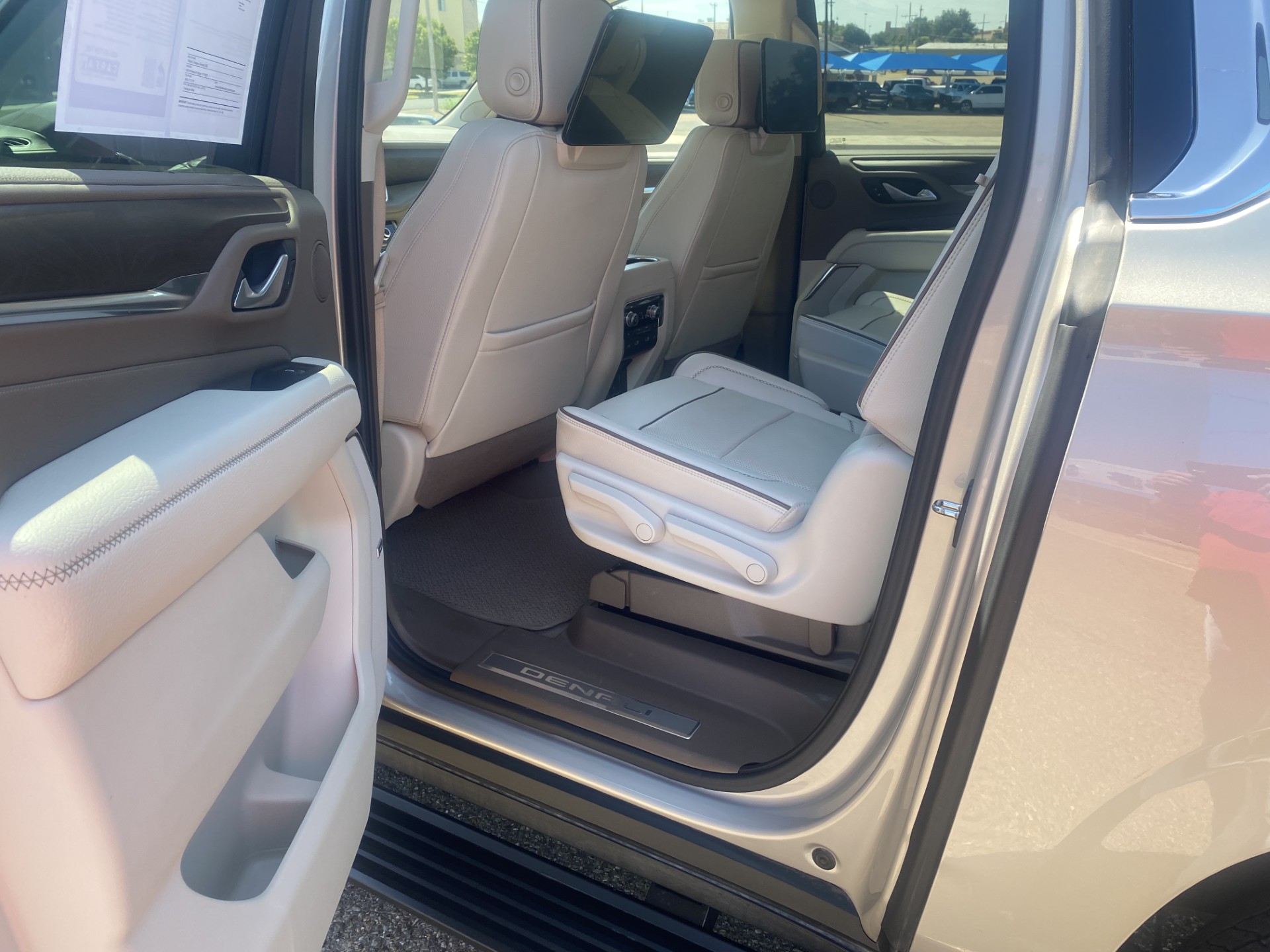 Used 2022 PEARL BEIGE METALLIC GMC Denali image 9