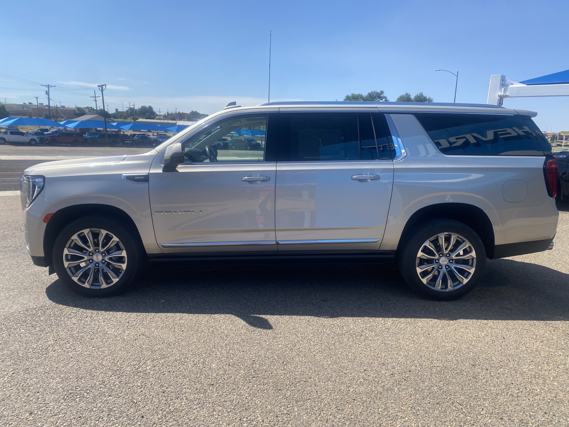 Used 2022 PEARL BEIGE METALLIC GMC Denali image 5