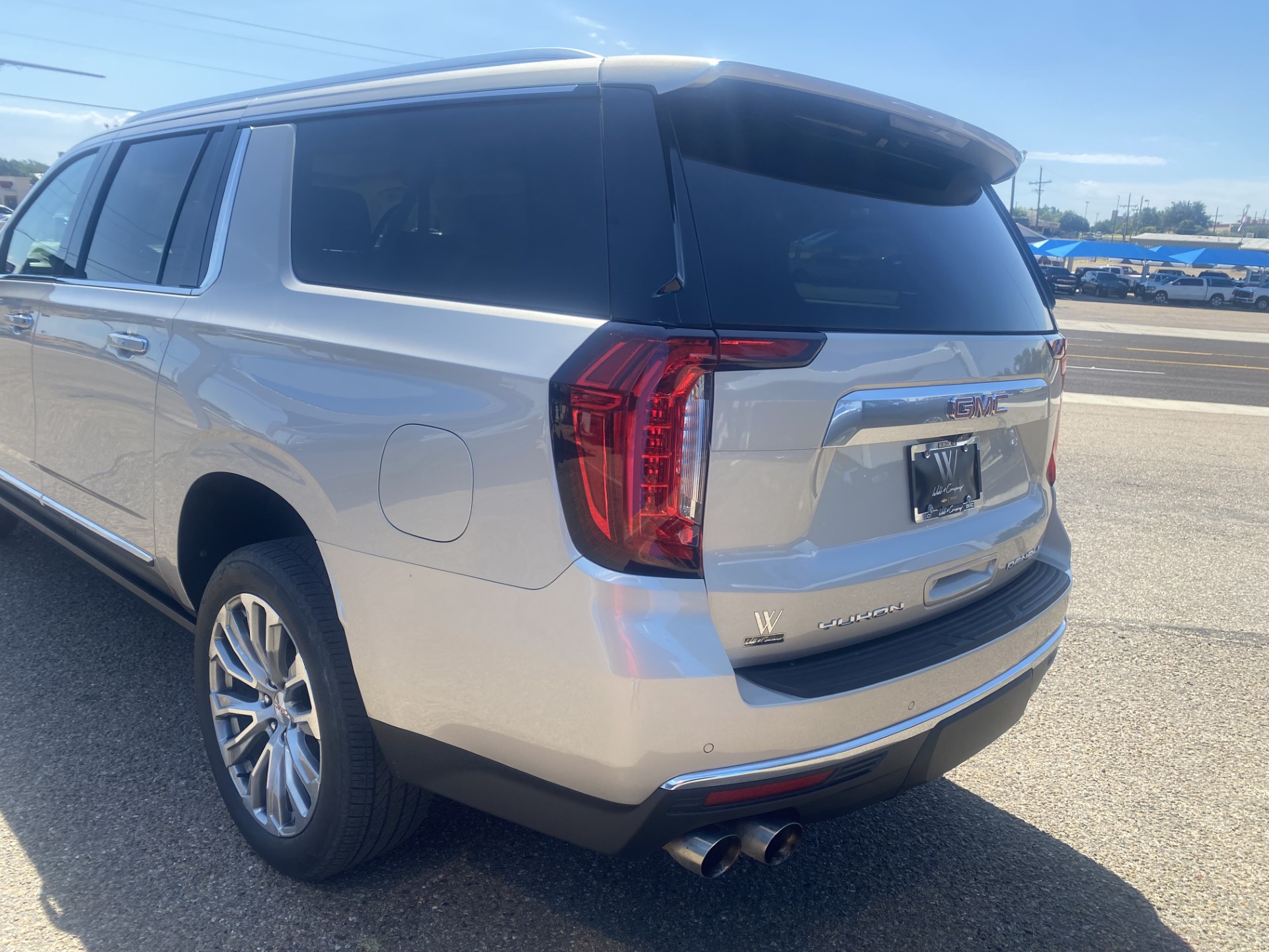 Used 2022 PEARL BEIGE METALLIC GMC Denali image 6