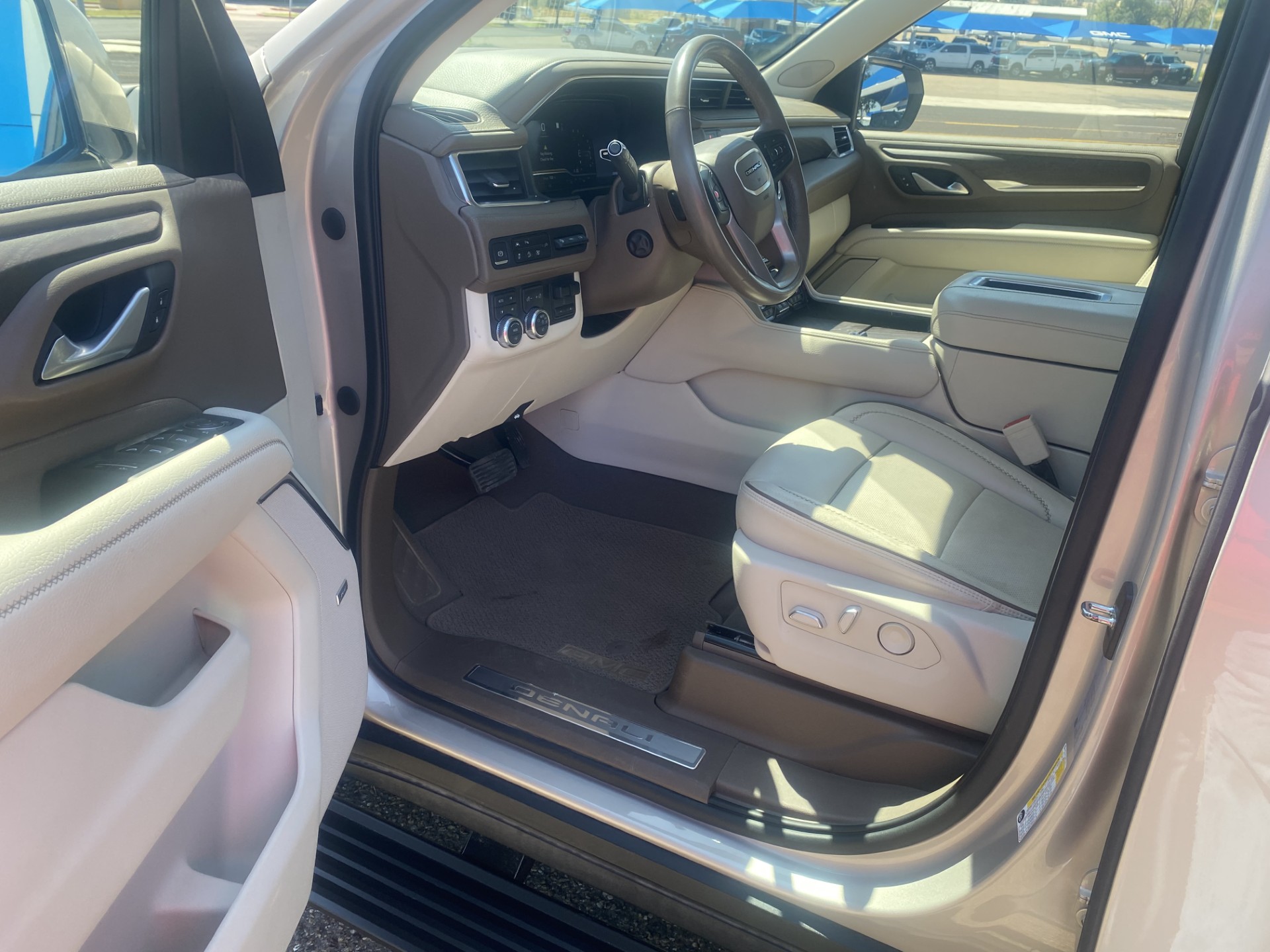 Used 2022 PEARL BEIGE METALLIC GMC Denali image 8