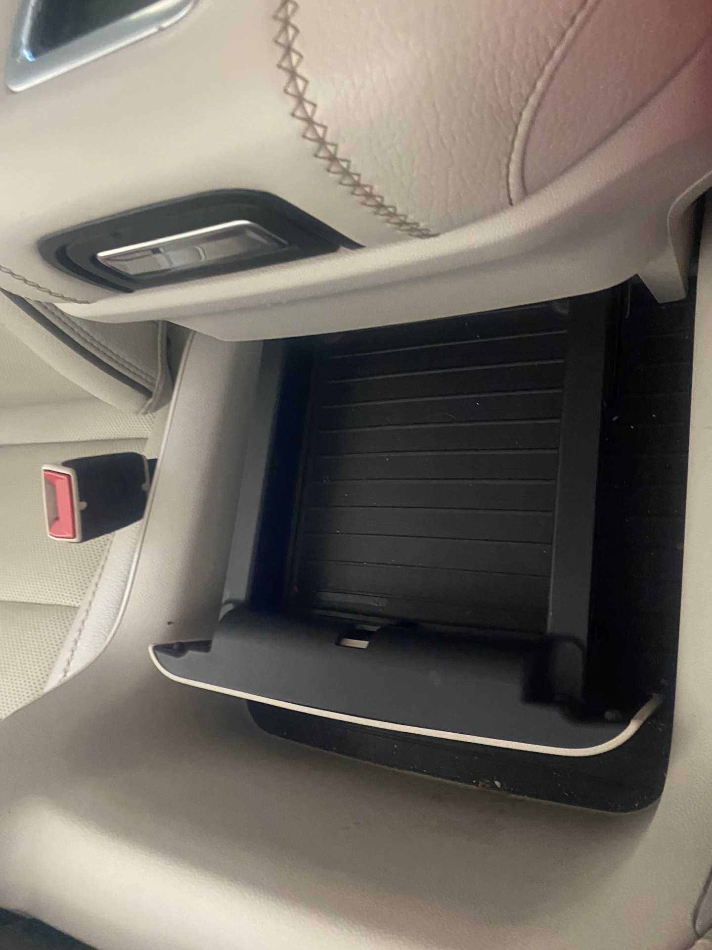 Used 2022 PEARL BEIGE METALLIC GMC Denali image 25