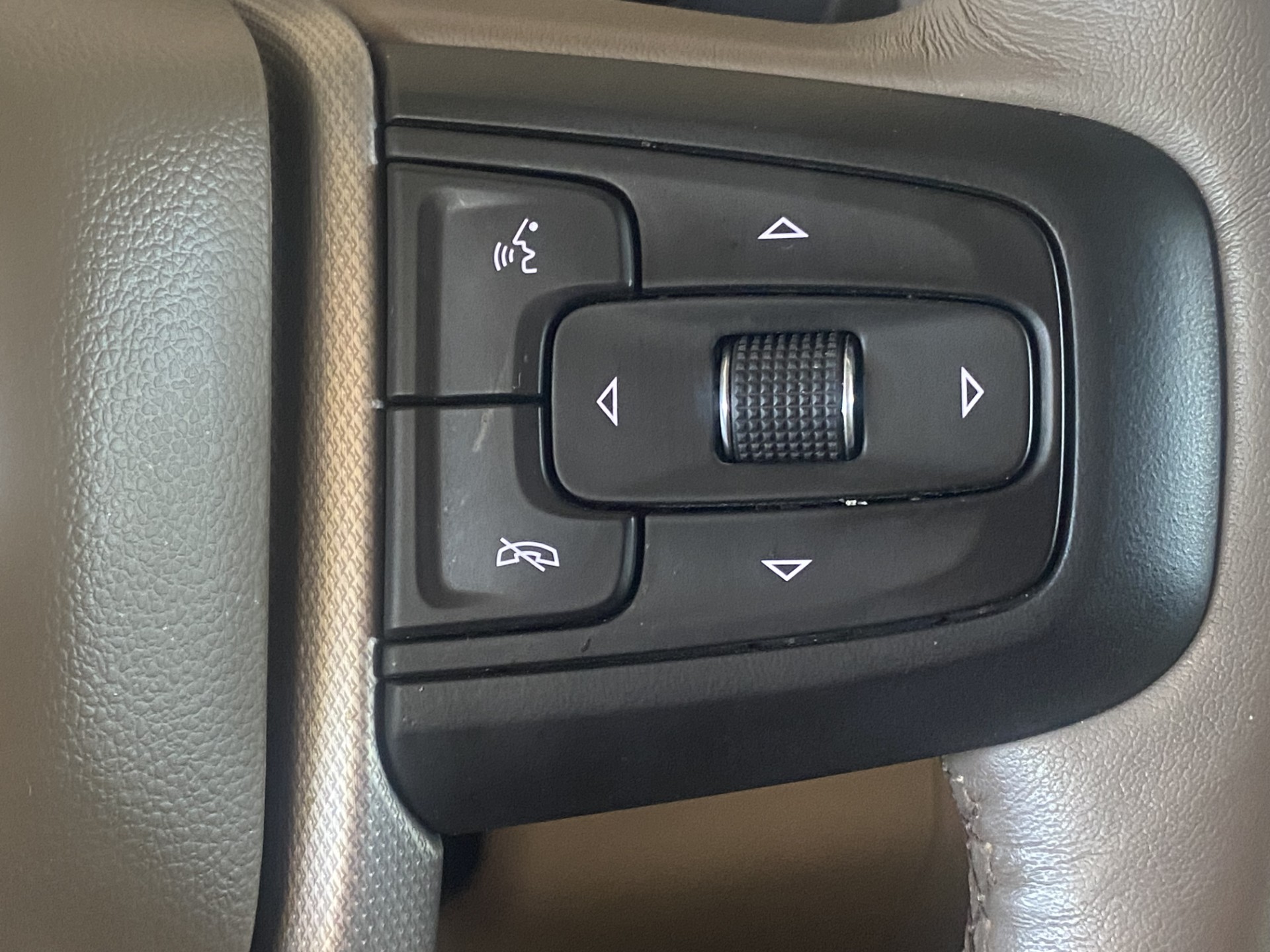 Used 2022 PEARL BEIGE METALLIC GMC Denali image 14