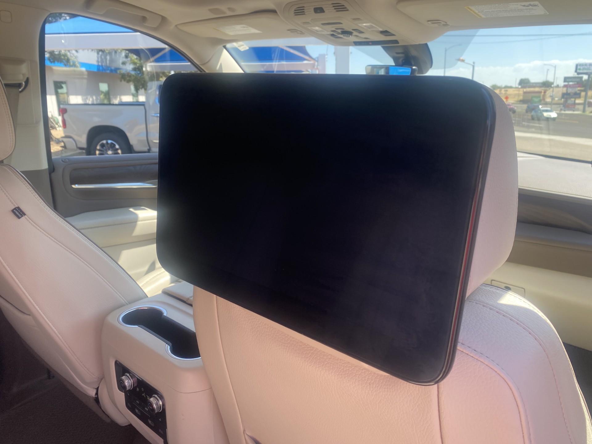 Used 2022 PEARL BEIGE METALLIC GMC Denali image 26