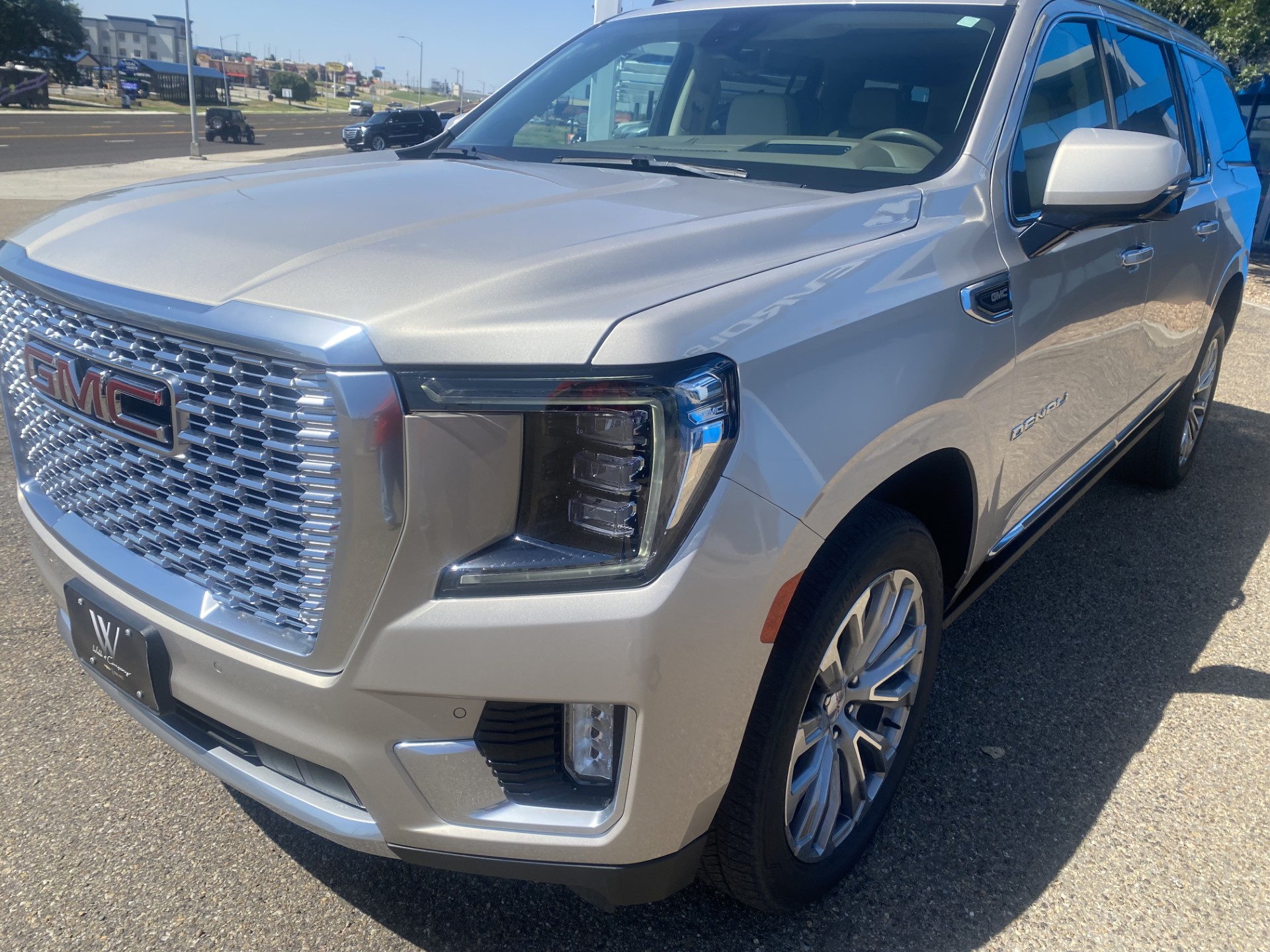 Used 2022 PEARL BEIGE METALLIC GMC Denali image 4