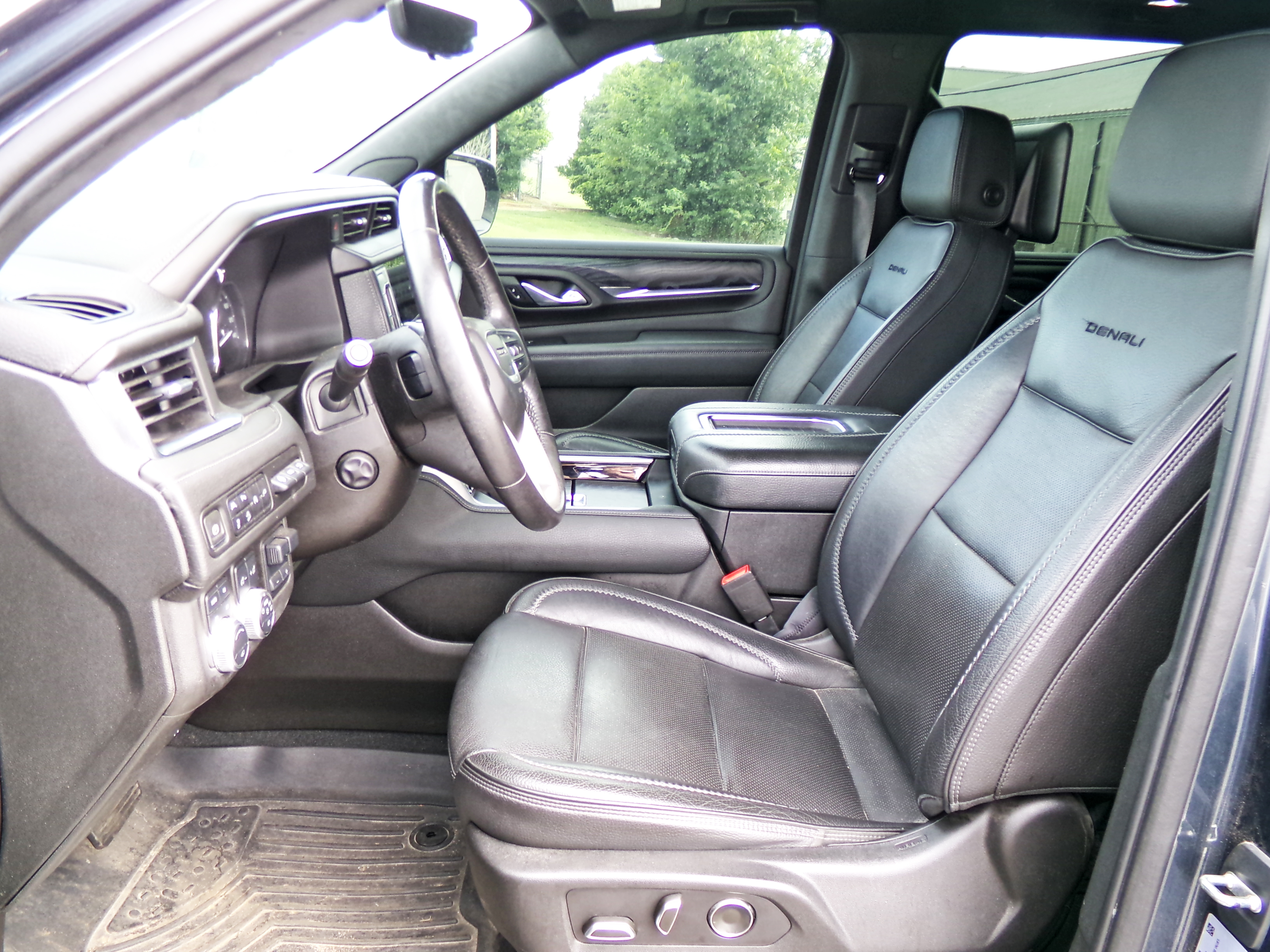 Used 2021 DARK SKY METALLIC GMC Denali image 13