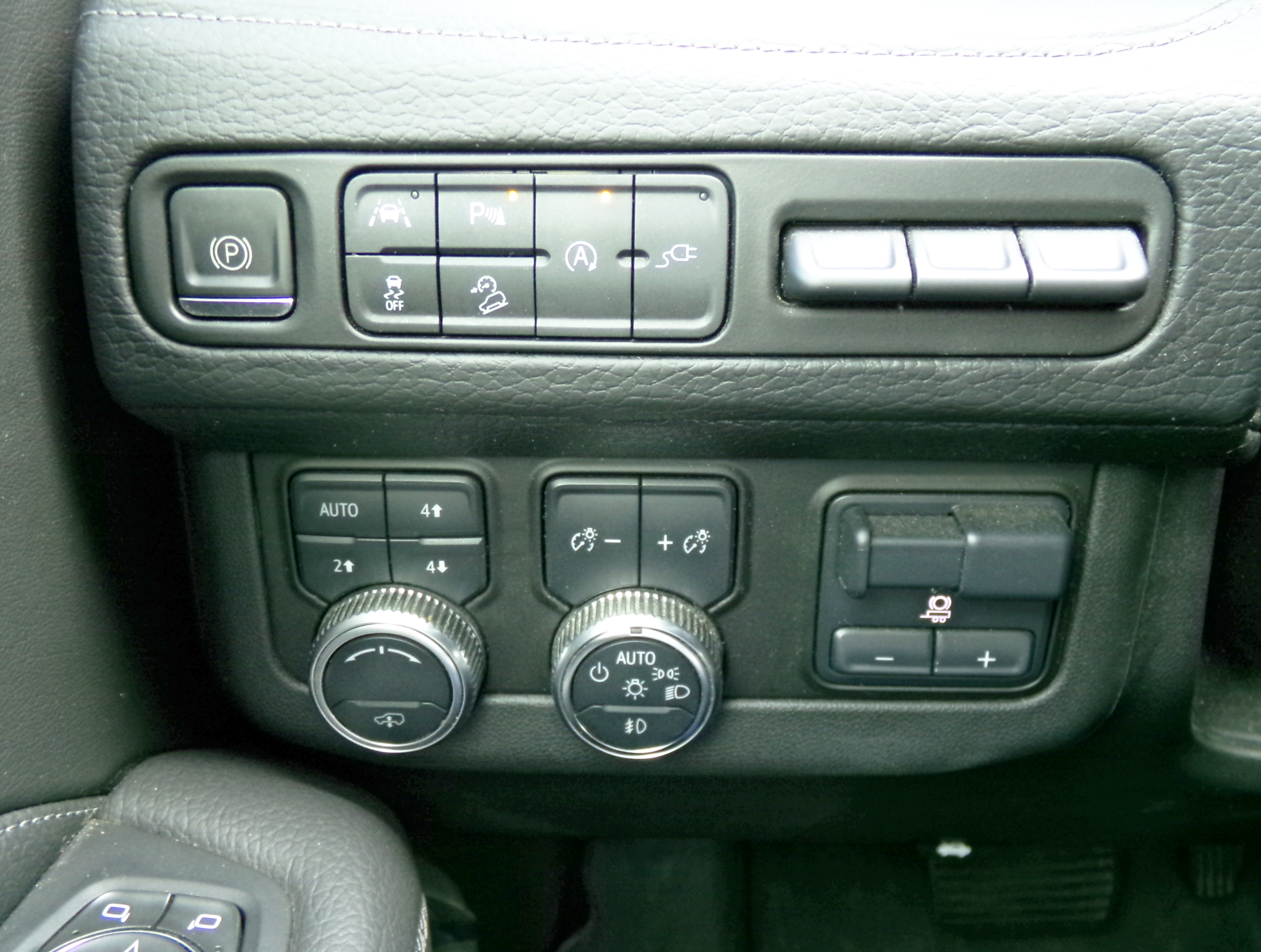Used 2021 DARK SKY METALLIC GMC Denali image 9