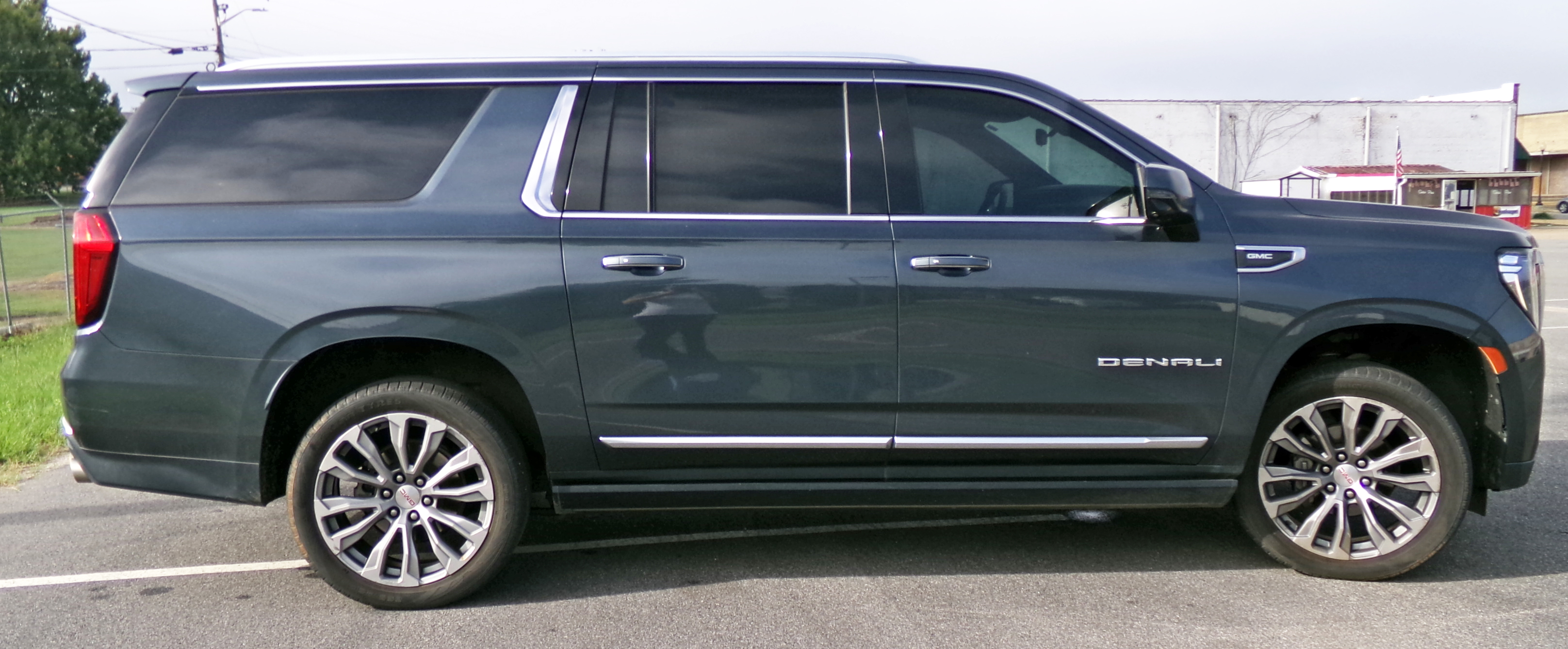 Used 2021 DARK SKY METALLIC GMC Denali image 5
