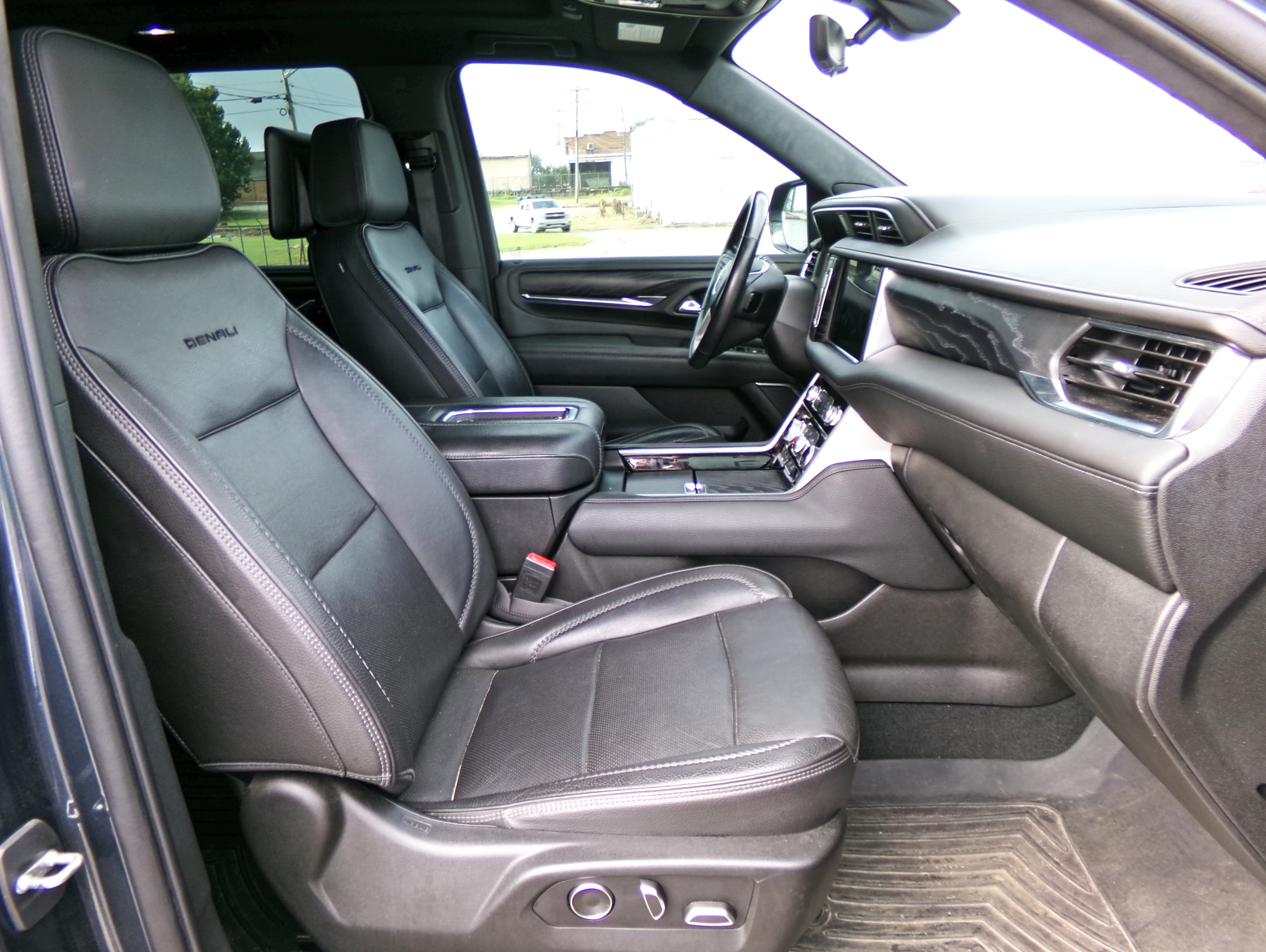 Used 2021 DARK SKY METALLIC GMC Denali image 18