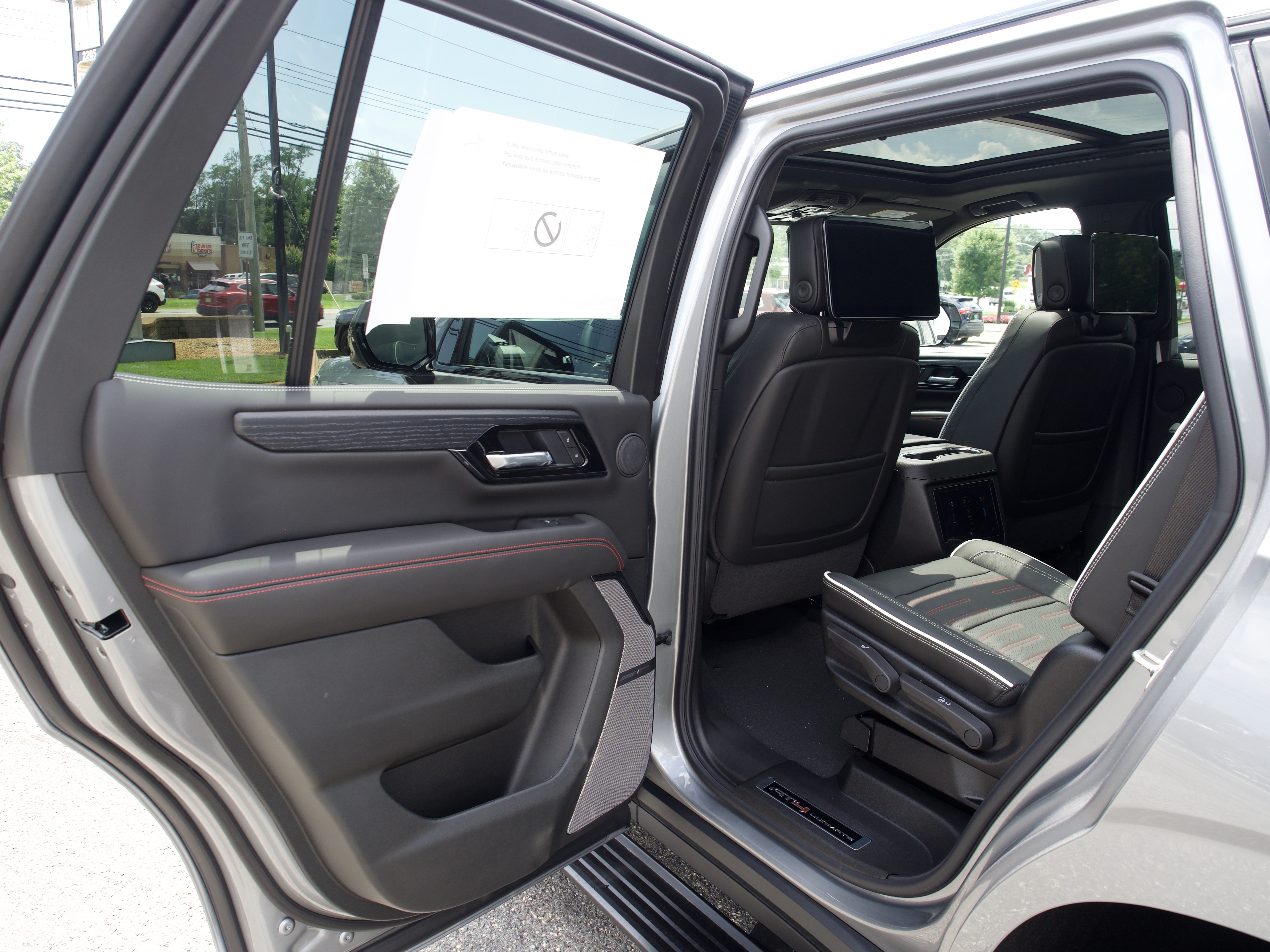 2026 GMC Yukon AT4 Ultimate - Photo 14