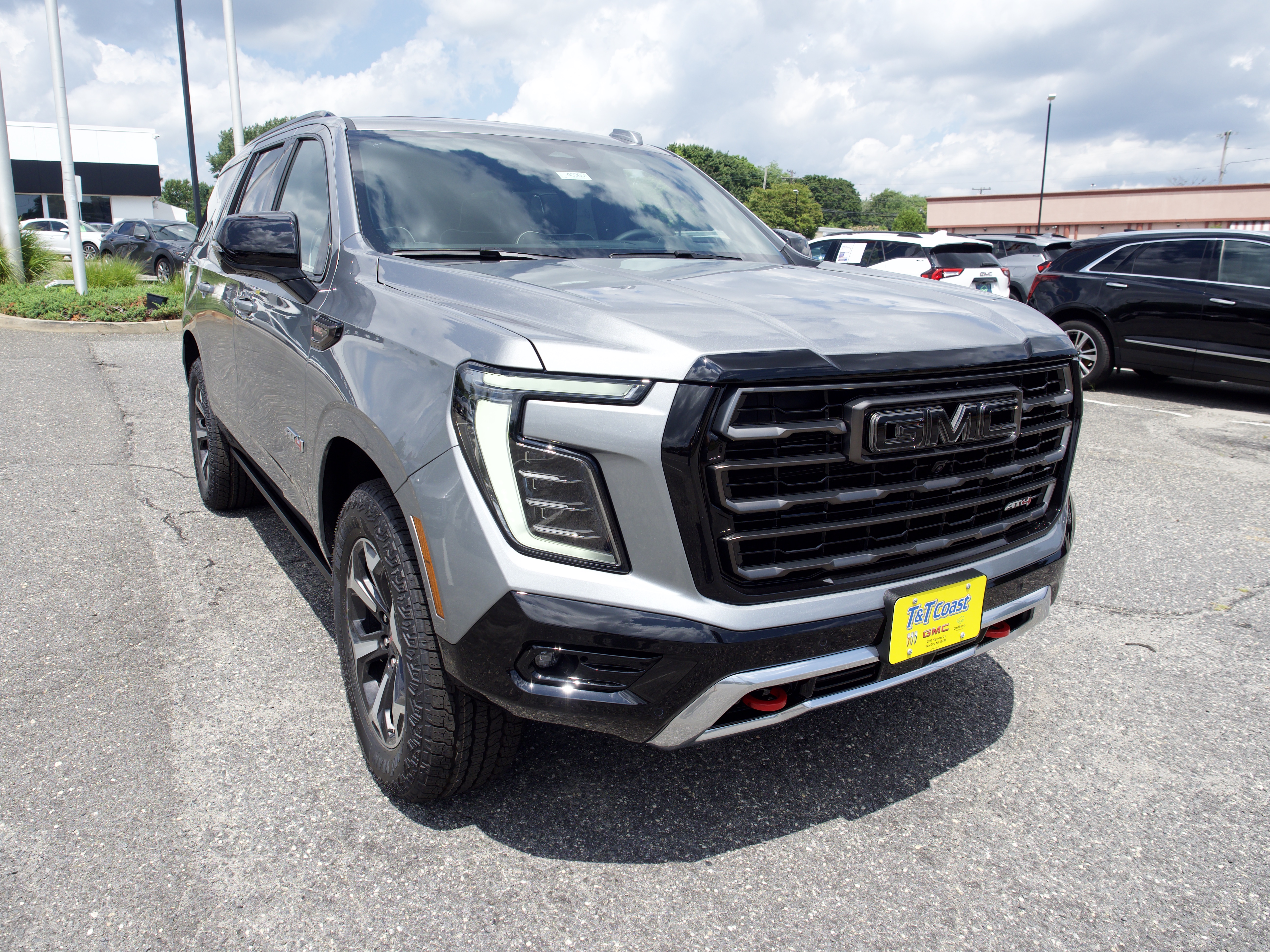 2026 GMC Yukon AT4 Ultimate - Photo 4
