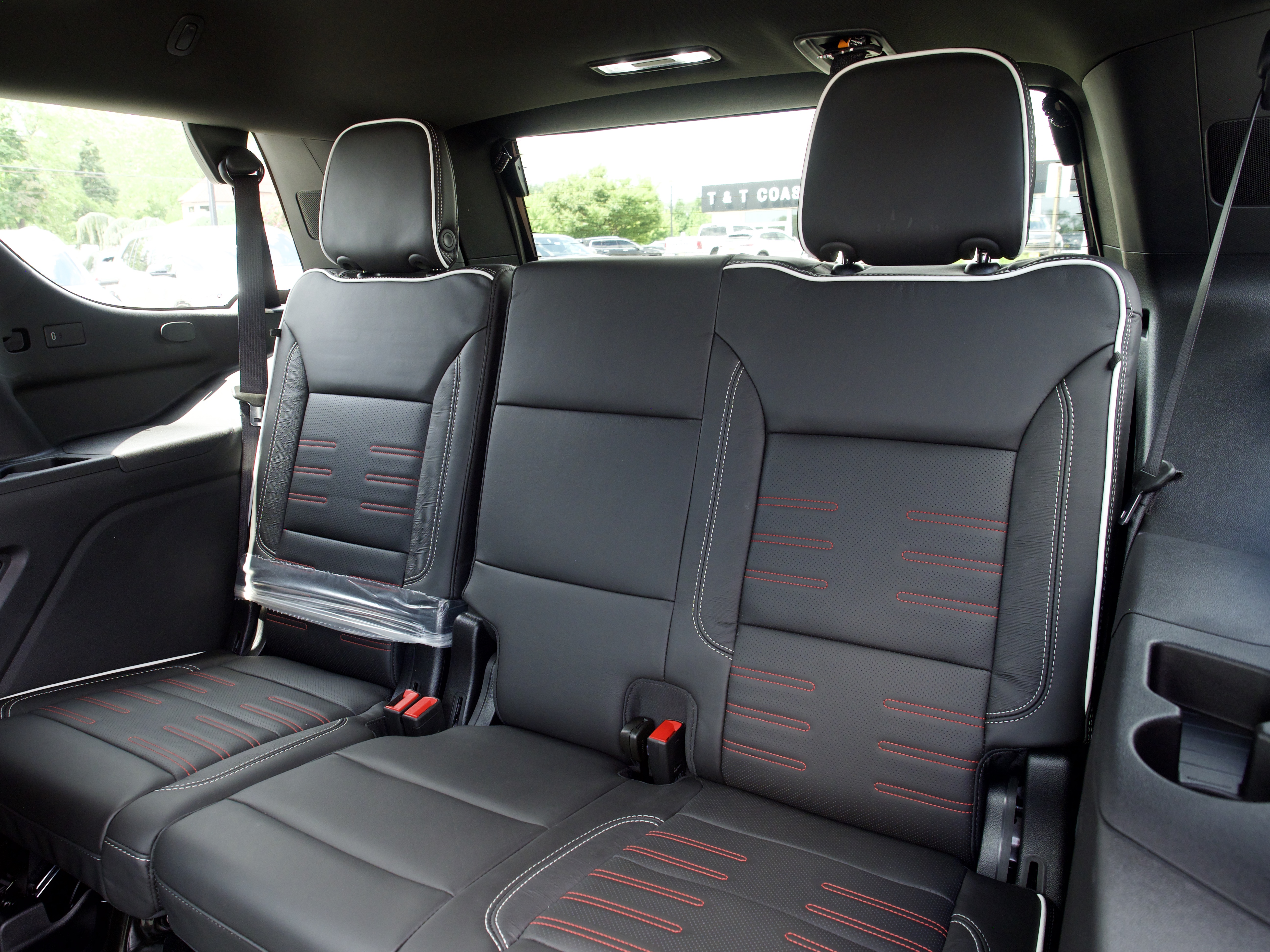 2026 GMC Yukon AT4 Ultimate - Photo 17