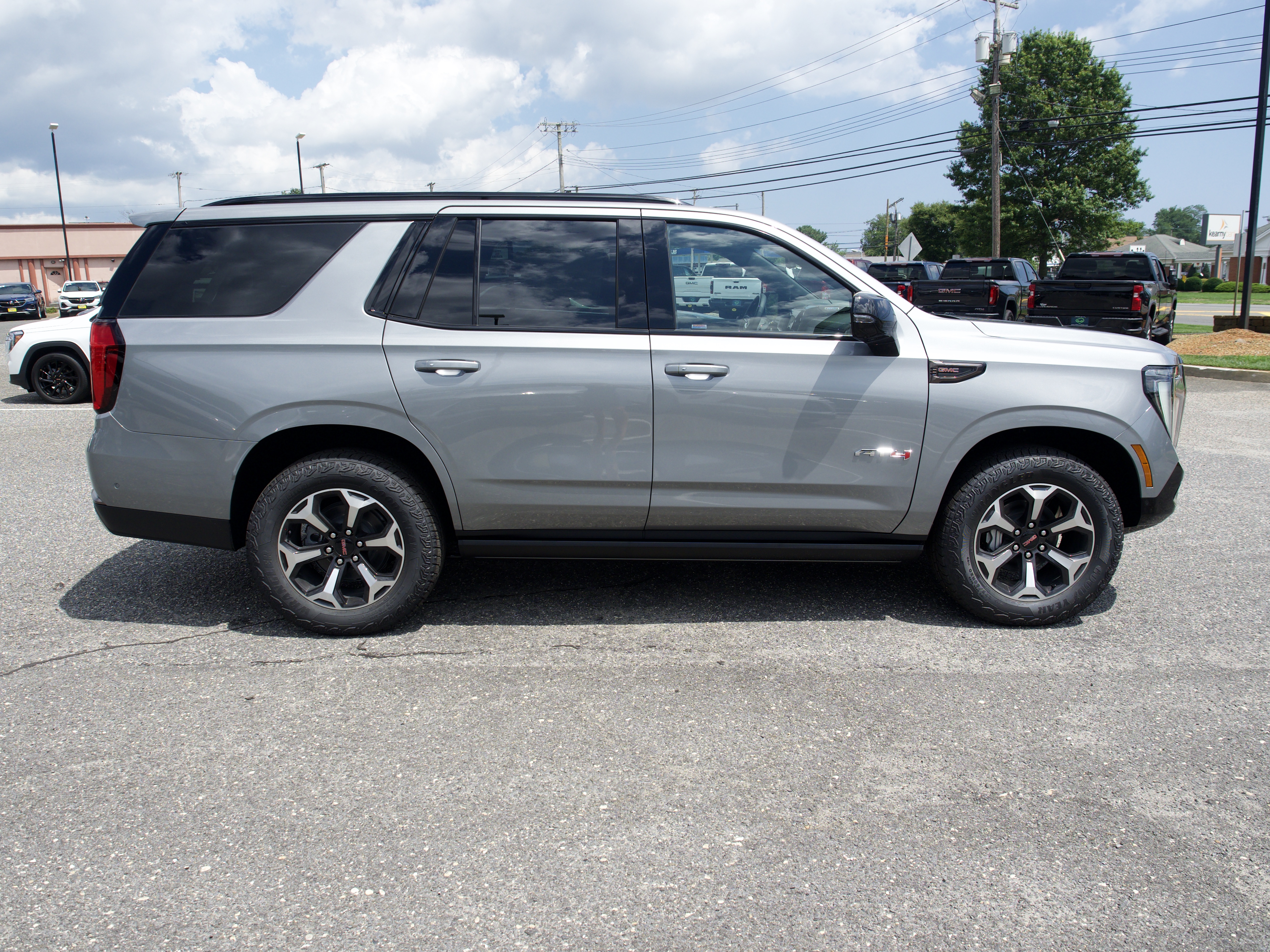 2026 GMC Yukon AT4 Ultimate - Photo 6