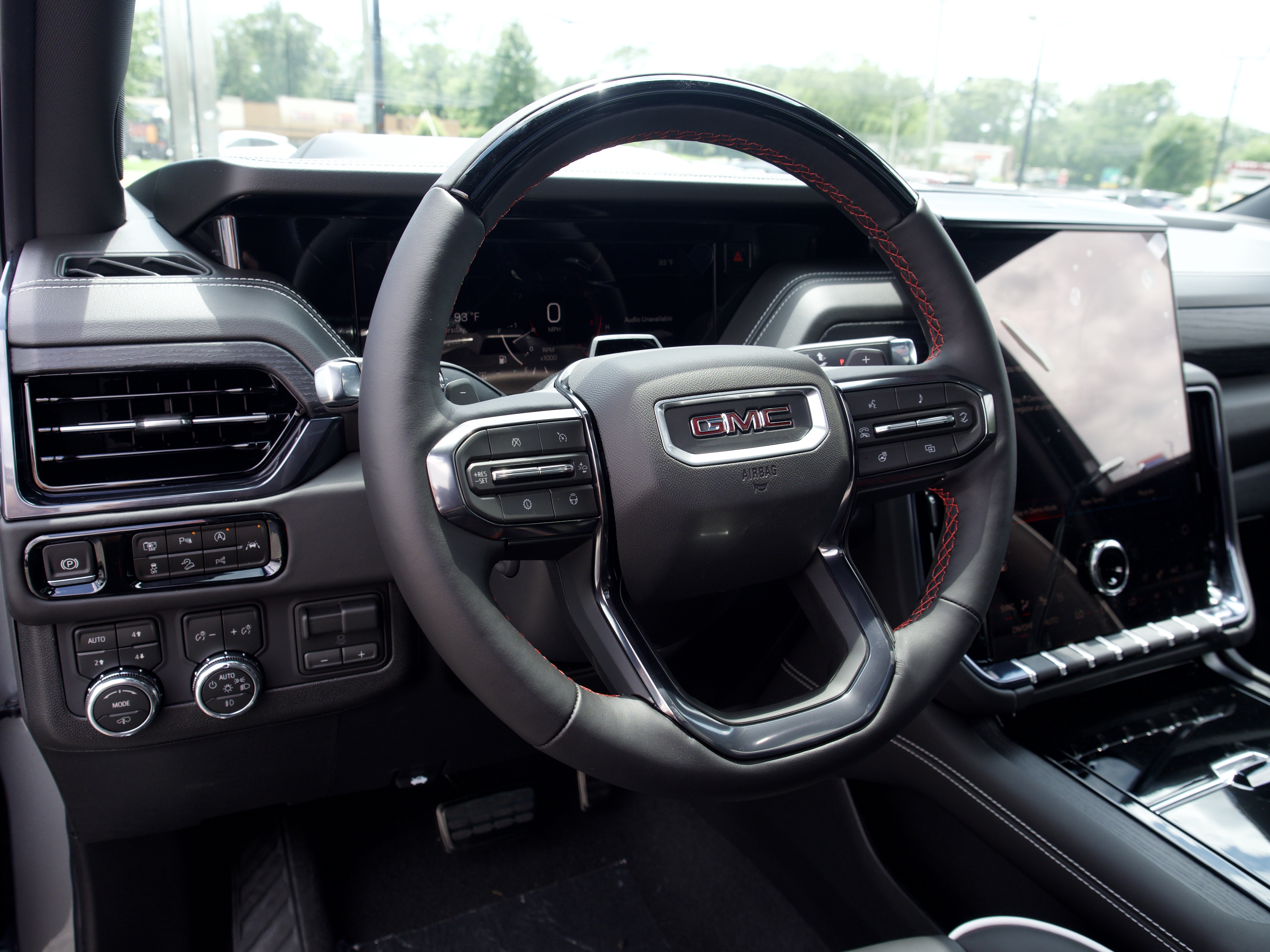 2026 GMC Yukon AT4 Ultimate - Photo 13