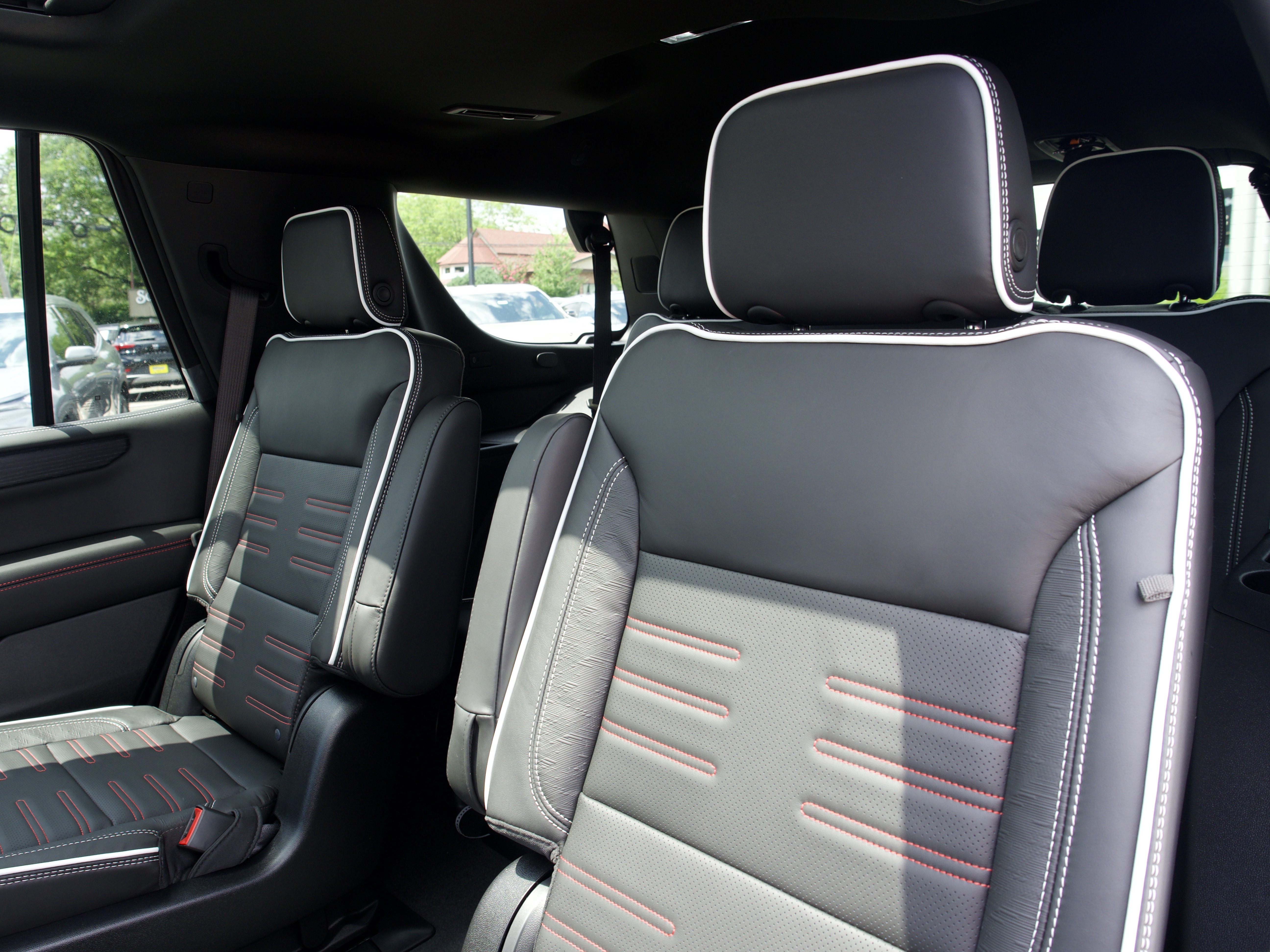2026 GMC Yukon AT4 Ultimate - Photo 16