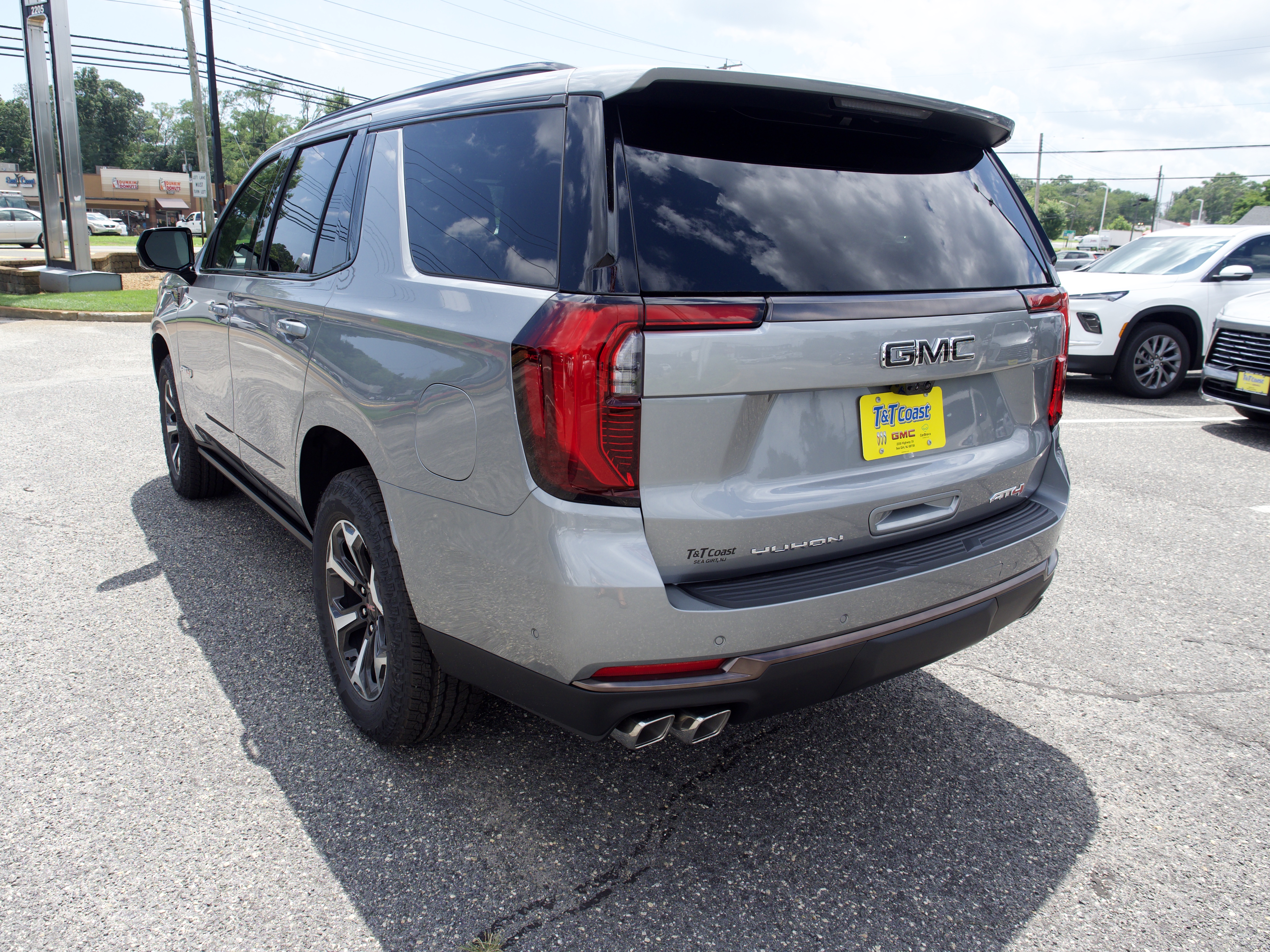 2026 GMC Yukon AT4 Ultimate - Photo 9