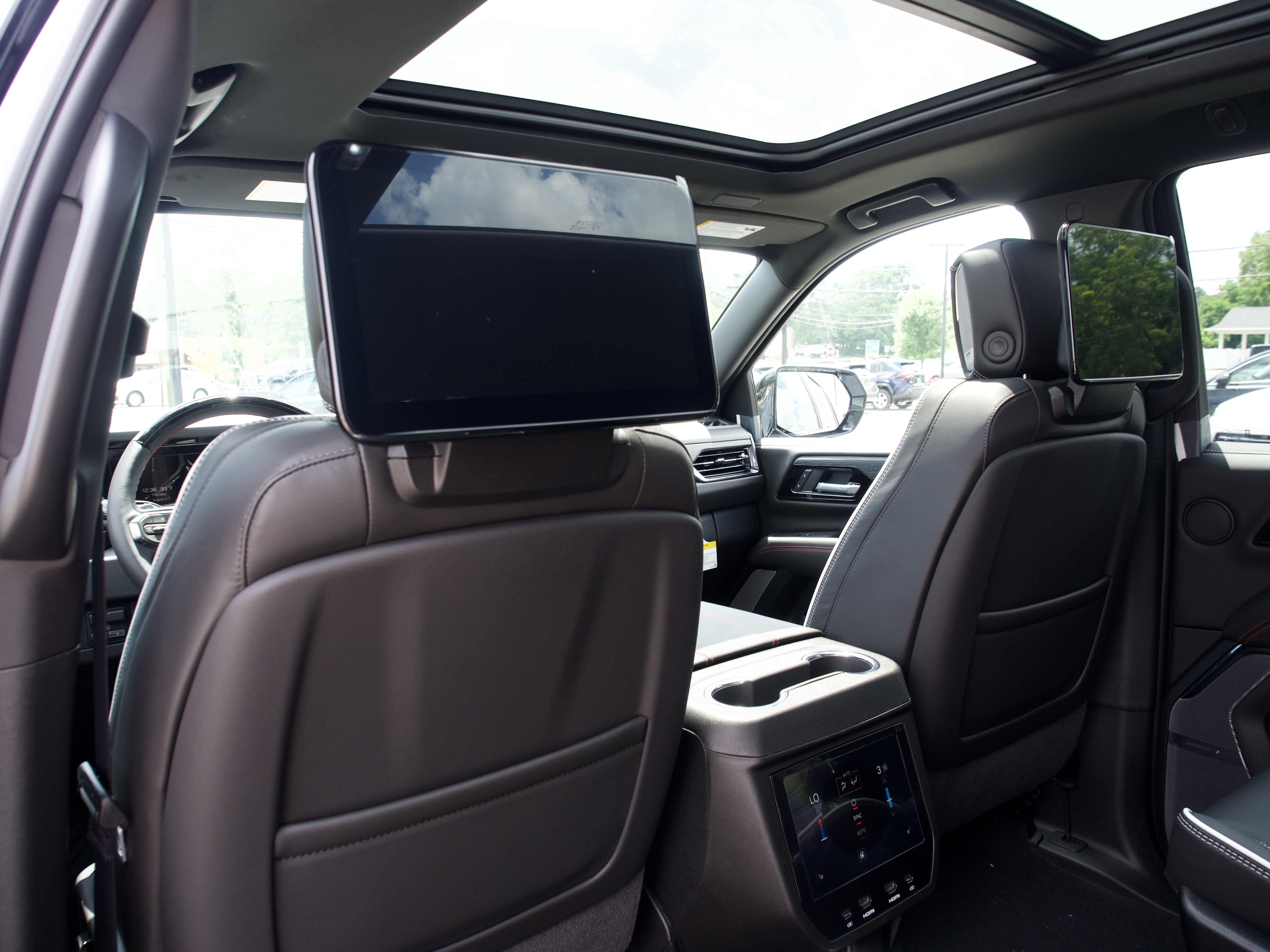 2026 GMC Yukon AT4 Ultimate - Photo 18