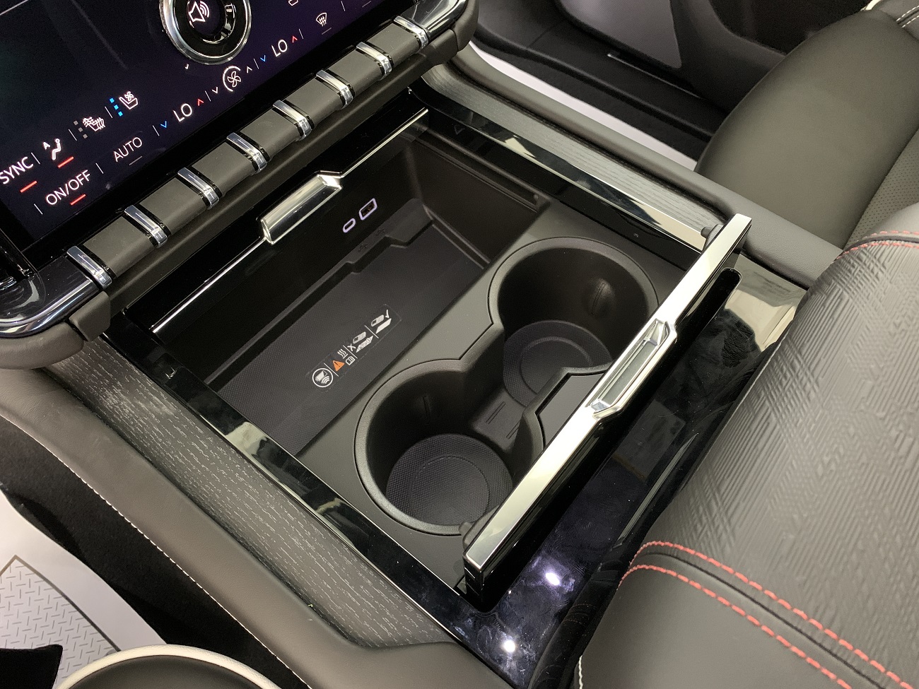 2026 Gmc Yukon AT4 Ultimate photo 2