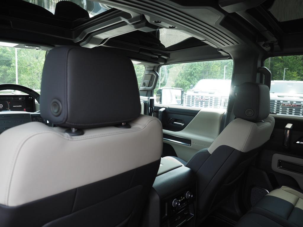 2026 GMC HUMMER EV 2X - Photo 17