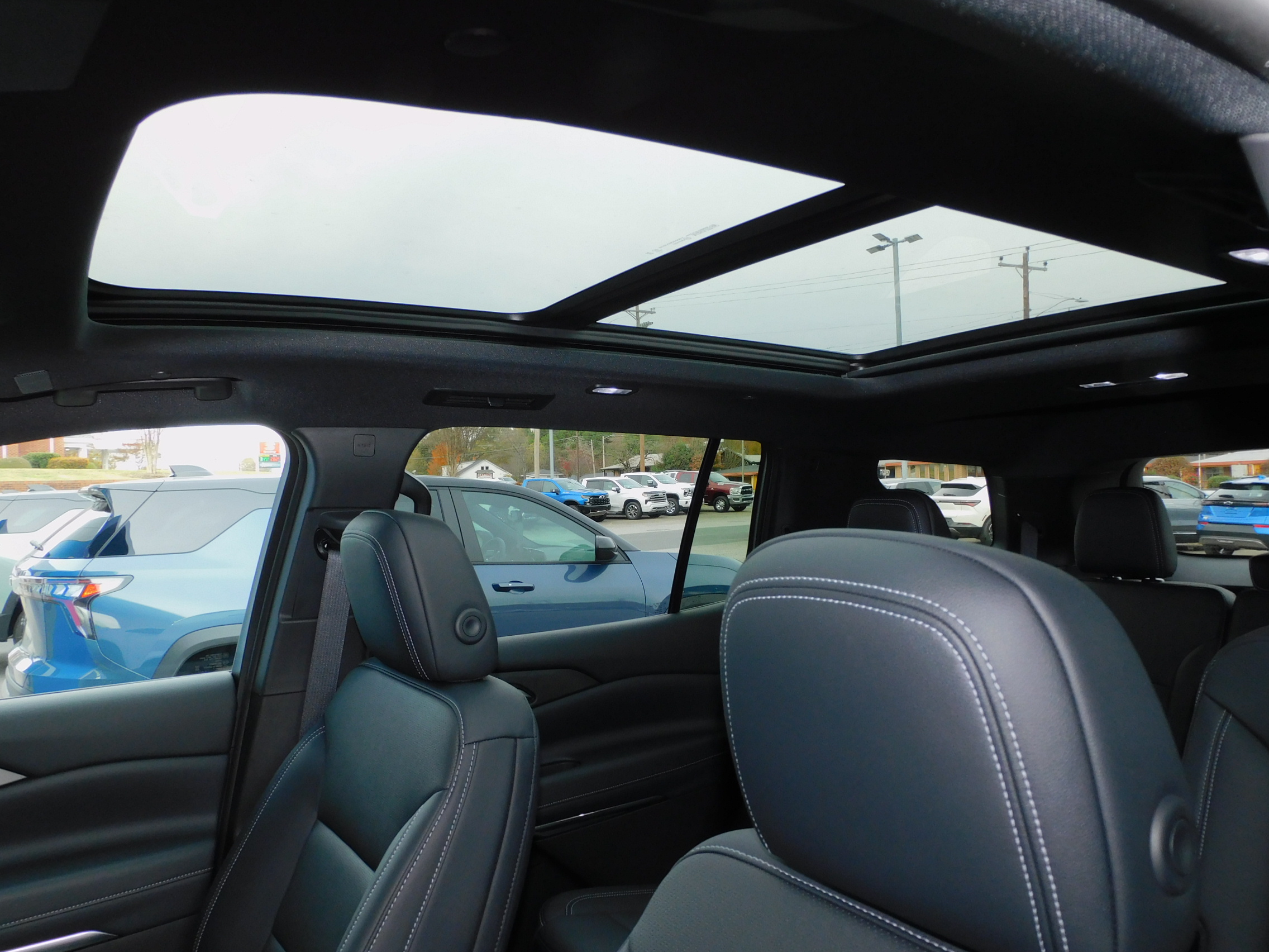 2026 Chevrolet Traverse photo 3