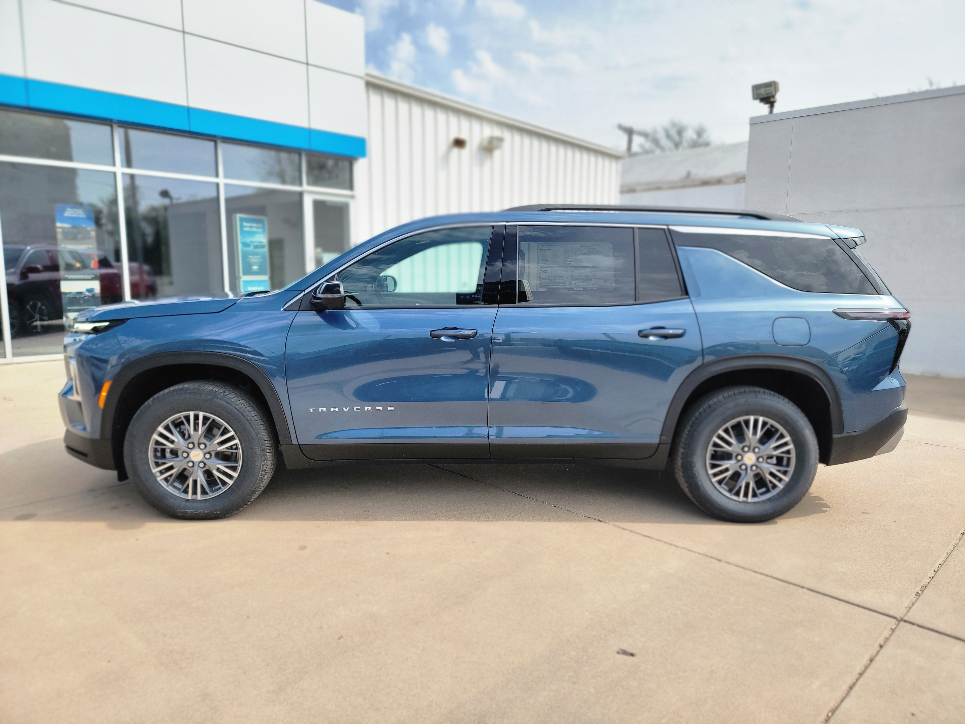 2026 Chevrolet Traverse LT - Photo 8