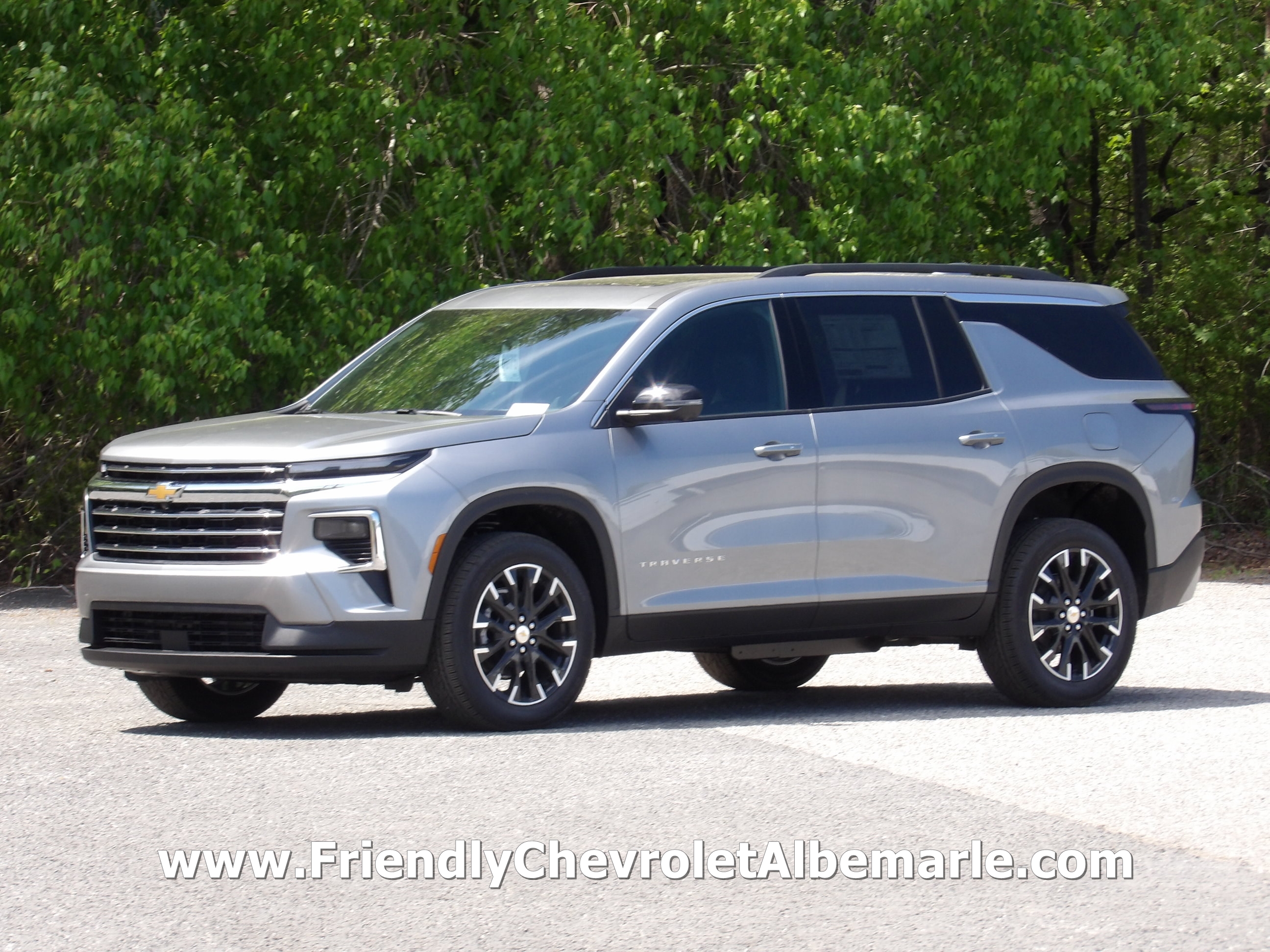 2026 Chevrolet Traverse FWD LT's photo