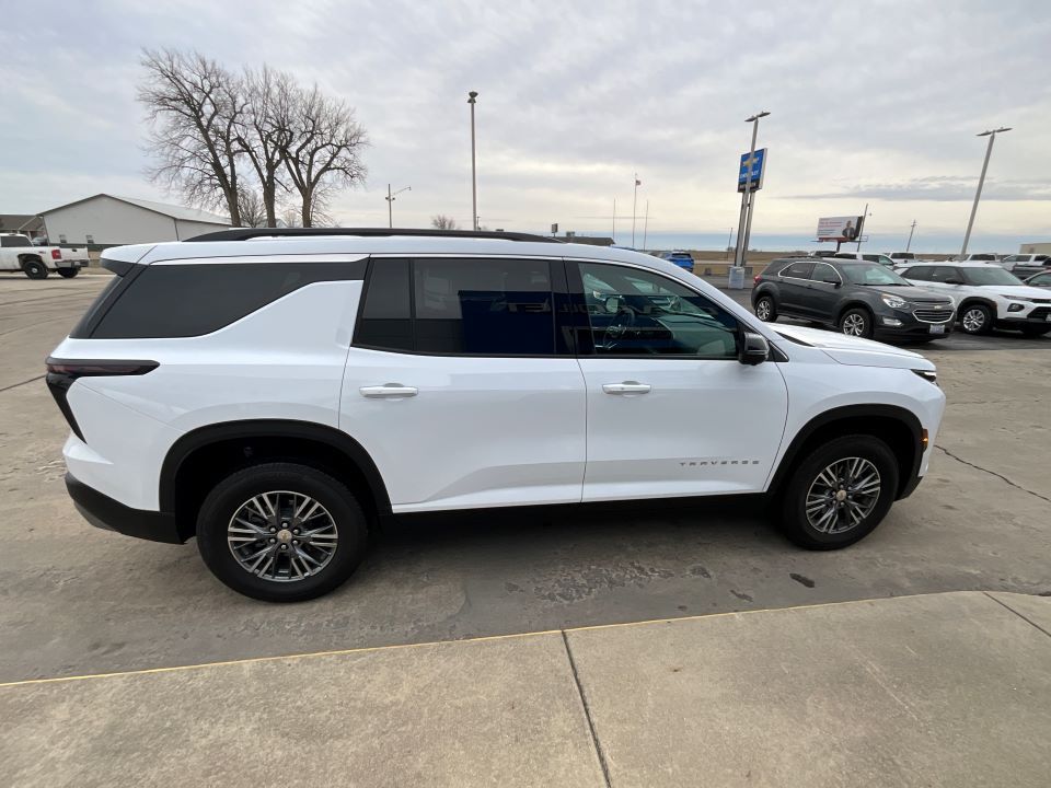 Used 2024 Chevrolet Traverse 1LT with VIN 1GNERGKS8RJ148446 for sale in Fairbury, IL