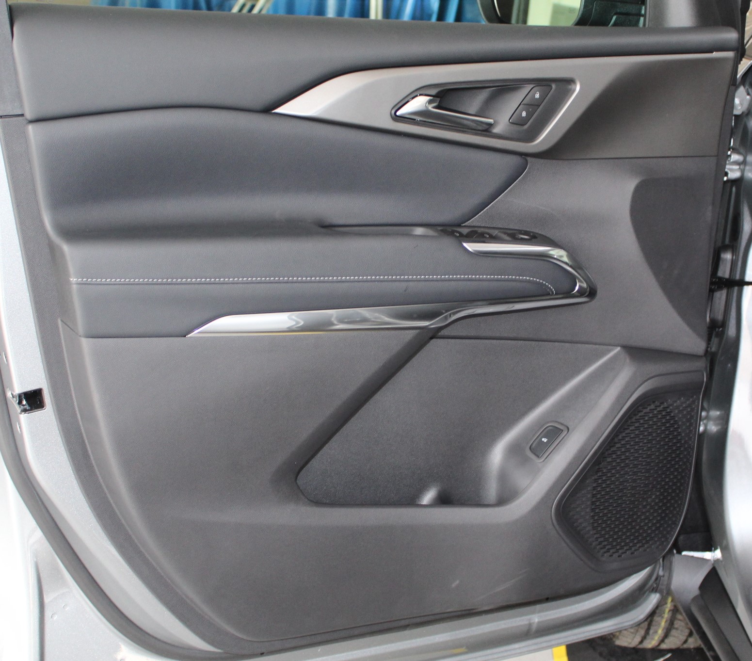 2026 Chevrolet Traverse photo 2