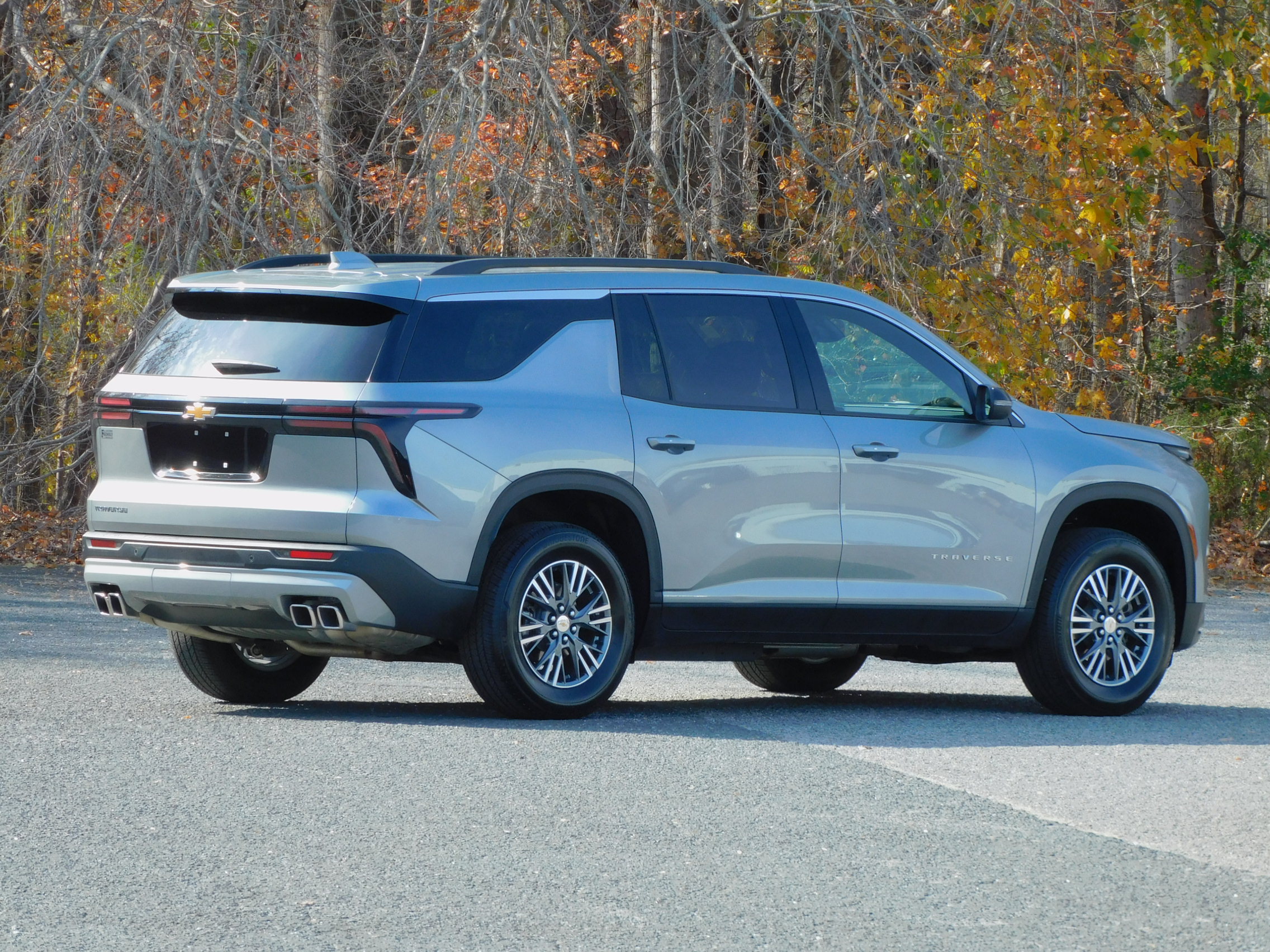 2025 Chevrolet Traverse photo 2