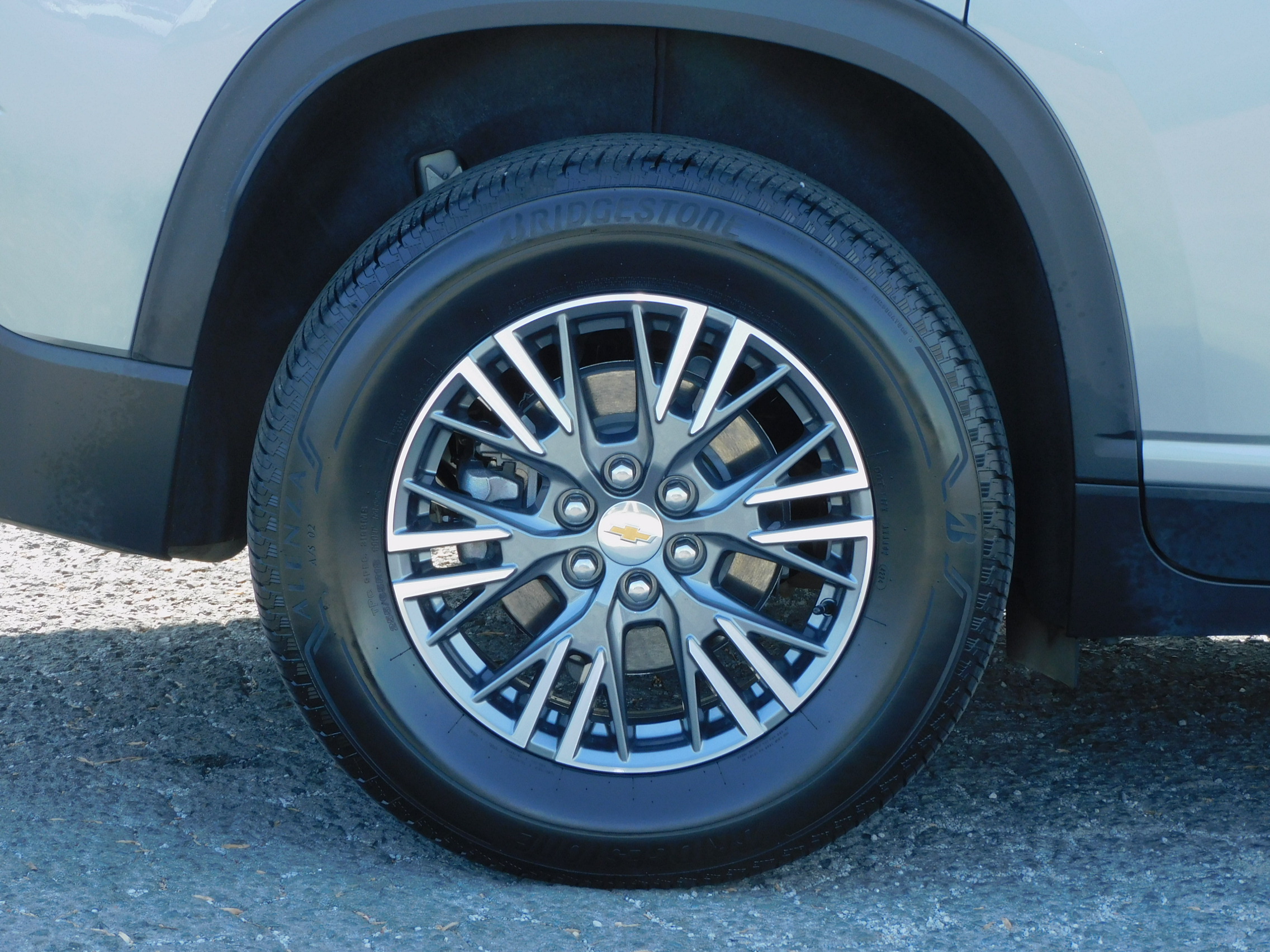 2025 Chevrolet Traverse photo 3