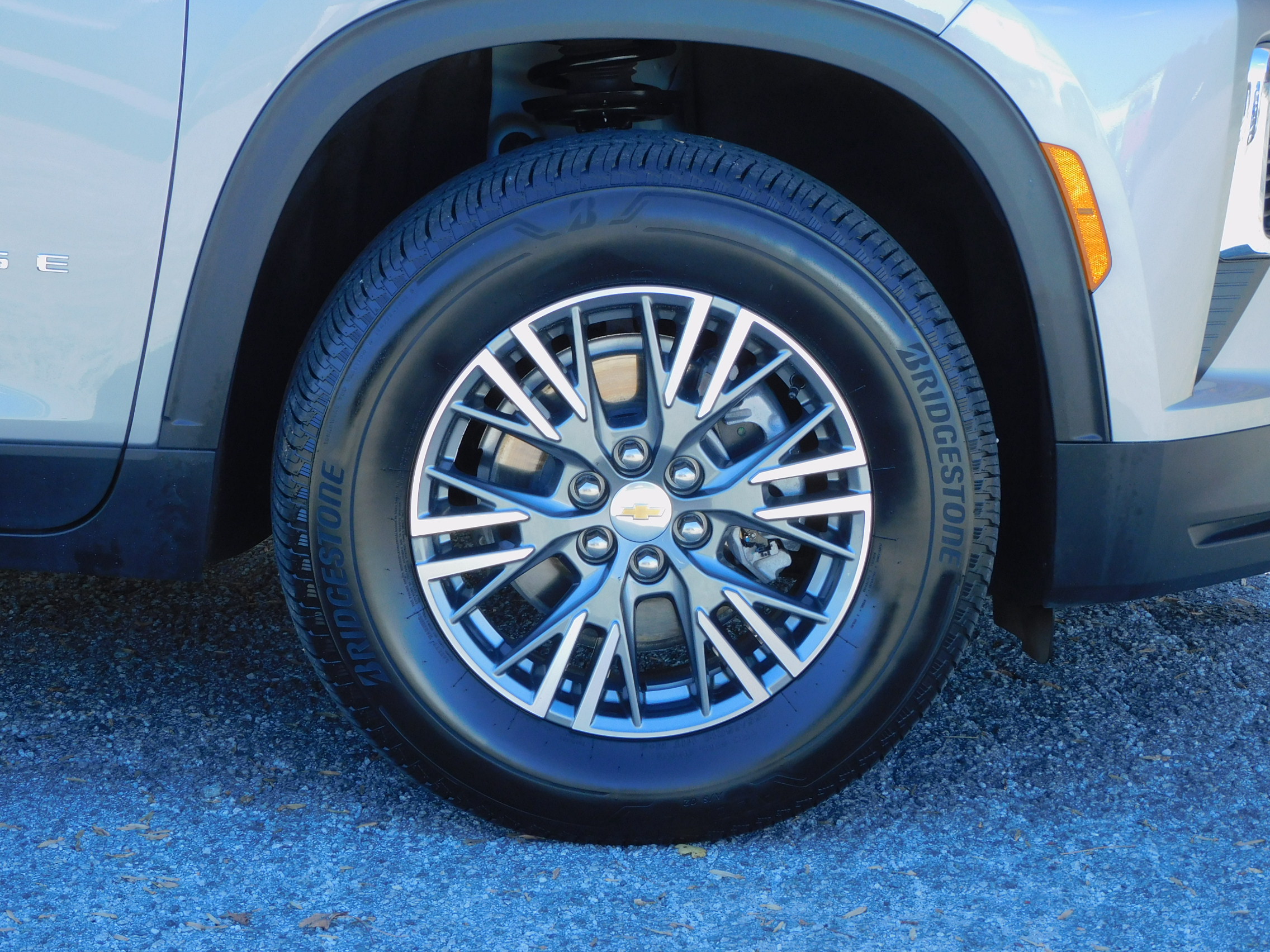 2025 Chevrolet Traverse photo 4