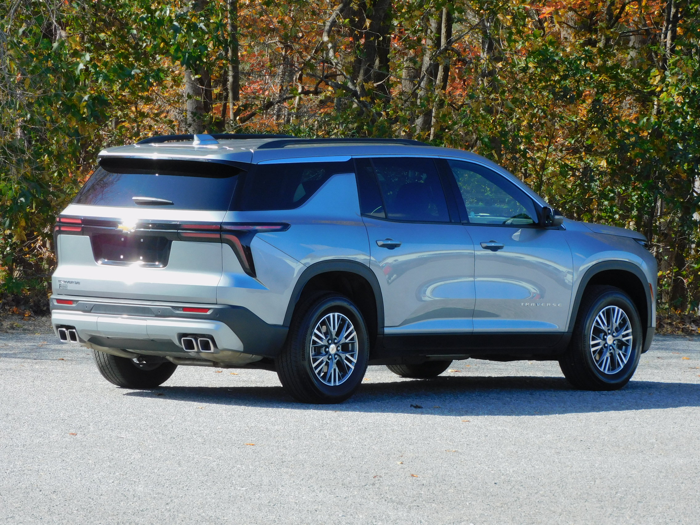 2025 Chevrolet Traverse photo 3