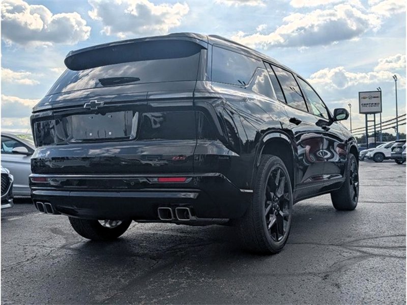 2026 Chevrolet Traverse RS photo 2