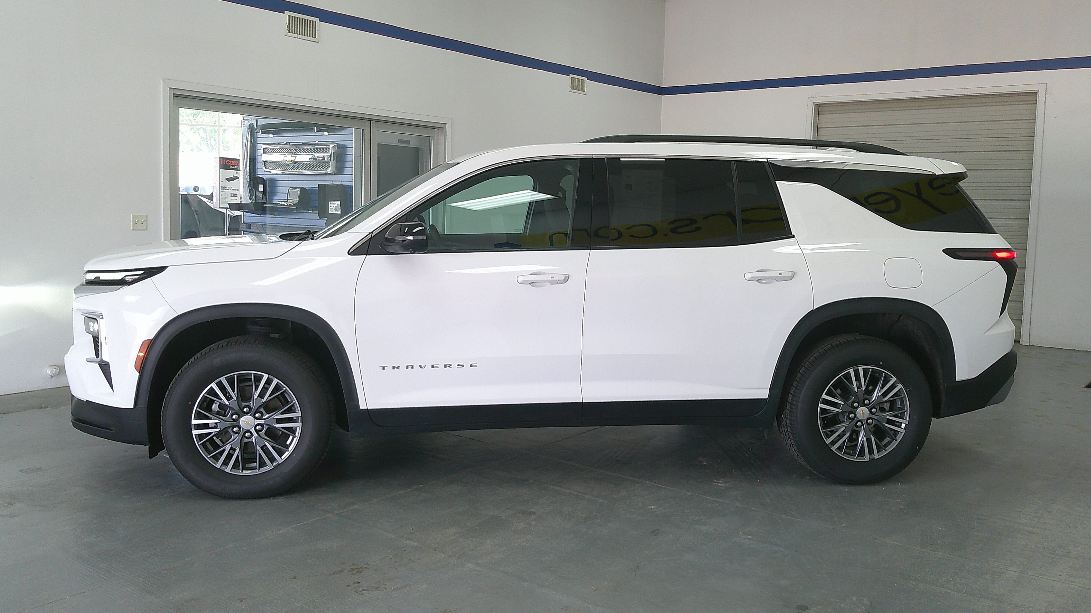 2024 Chevrolet Traverse 2LT - Photo 10