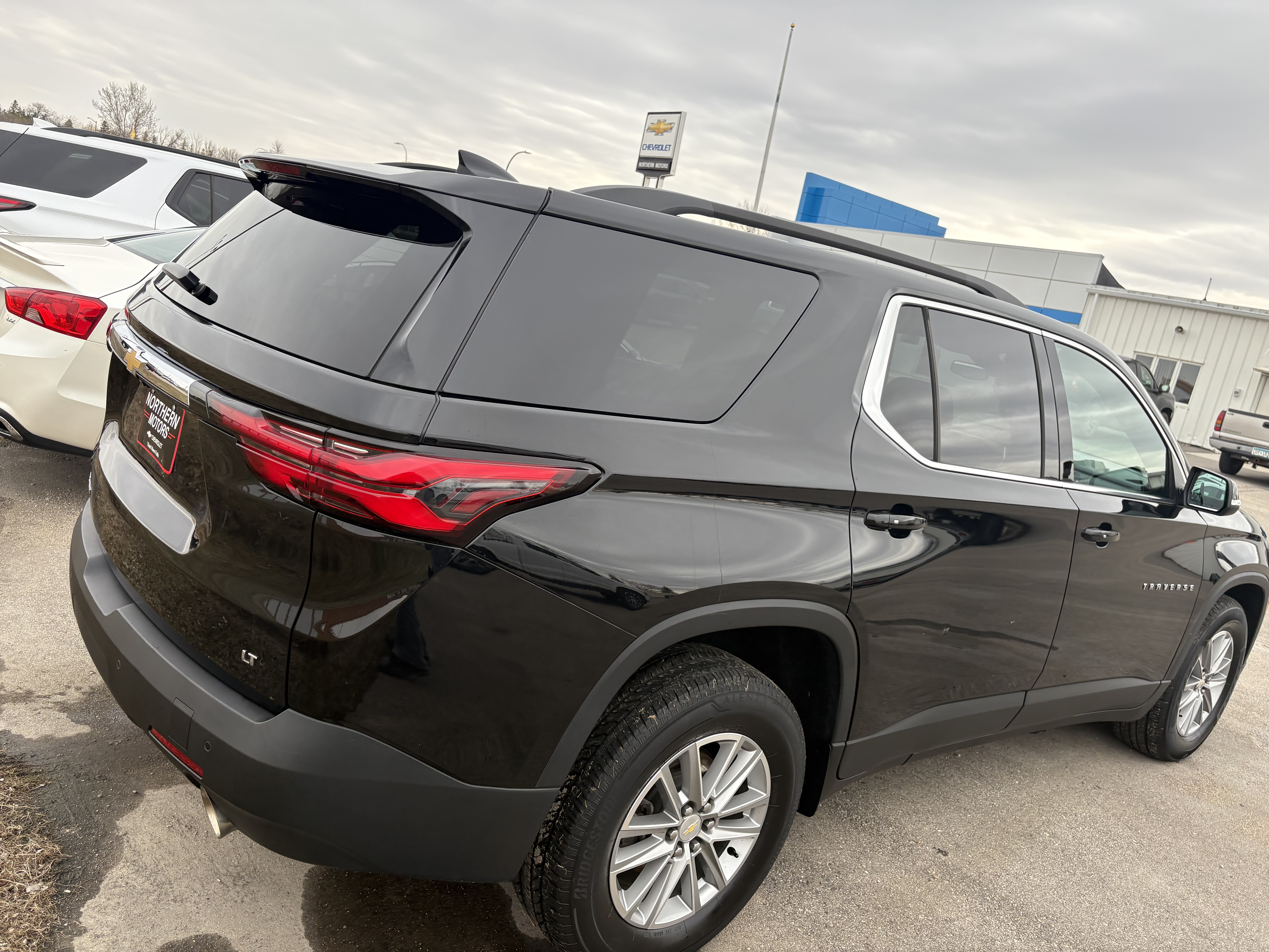 Used 2022 Chevrolet Traverse 1LT with VIN 1GNEVGKW3NJ128632 for sale in Thief River Falls, Minnesota
