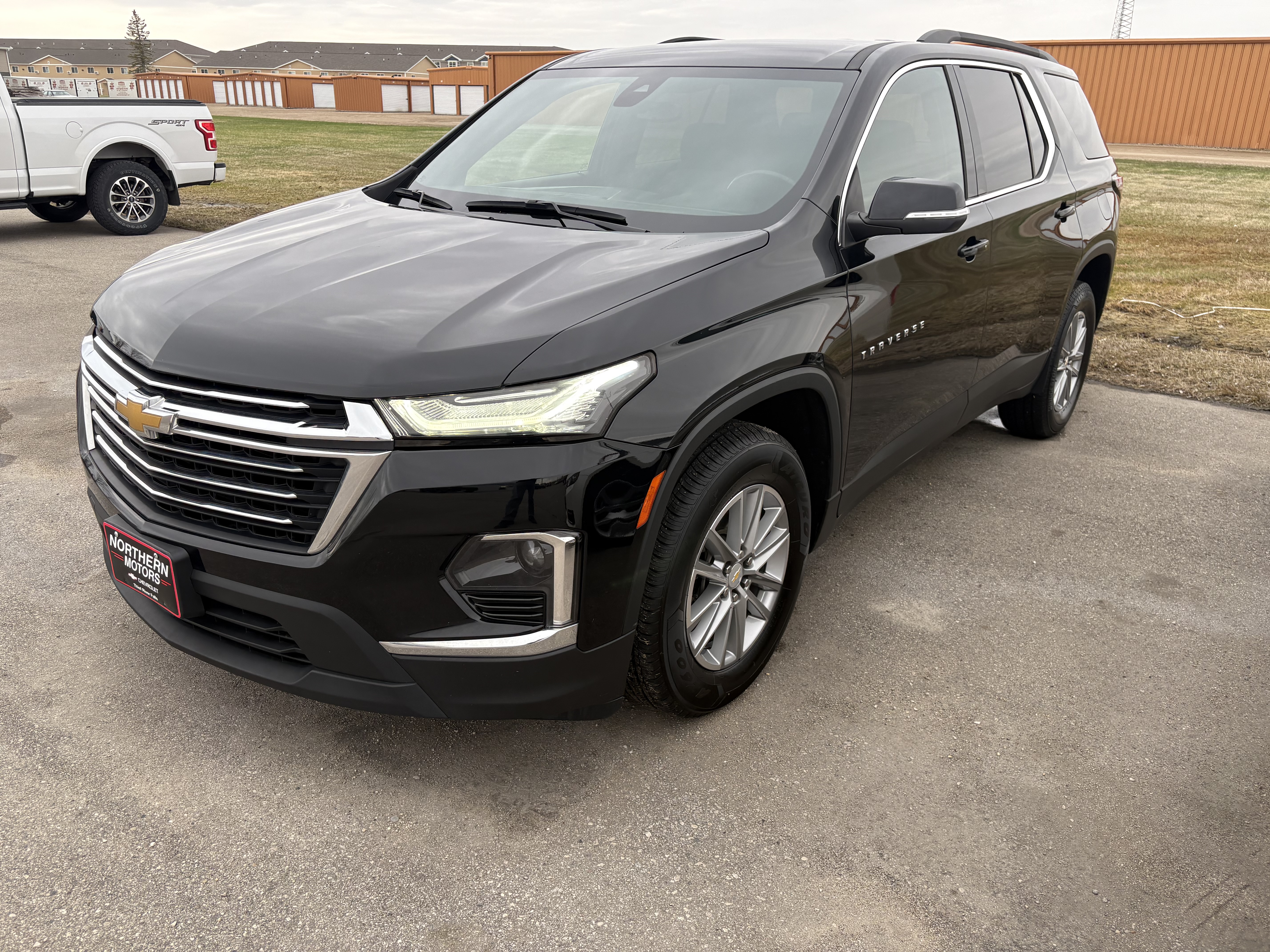 Used 2022 Chevrolet Traverse 1LT with VIN 1GNEVGKW3NJ128632 for sale in Thief River Falls, Minnesota