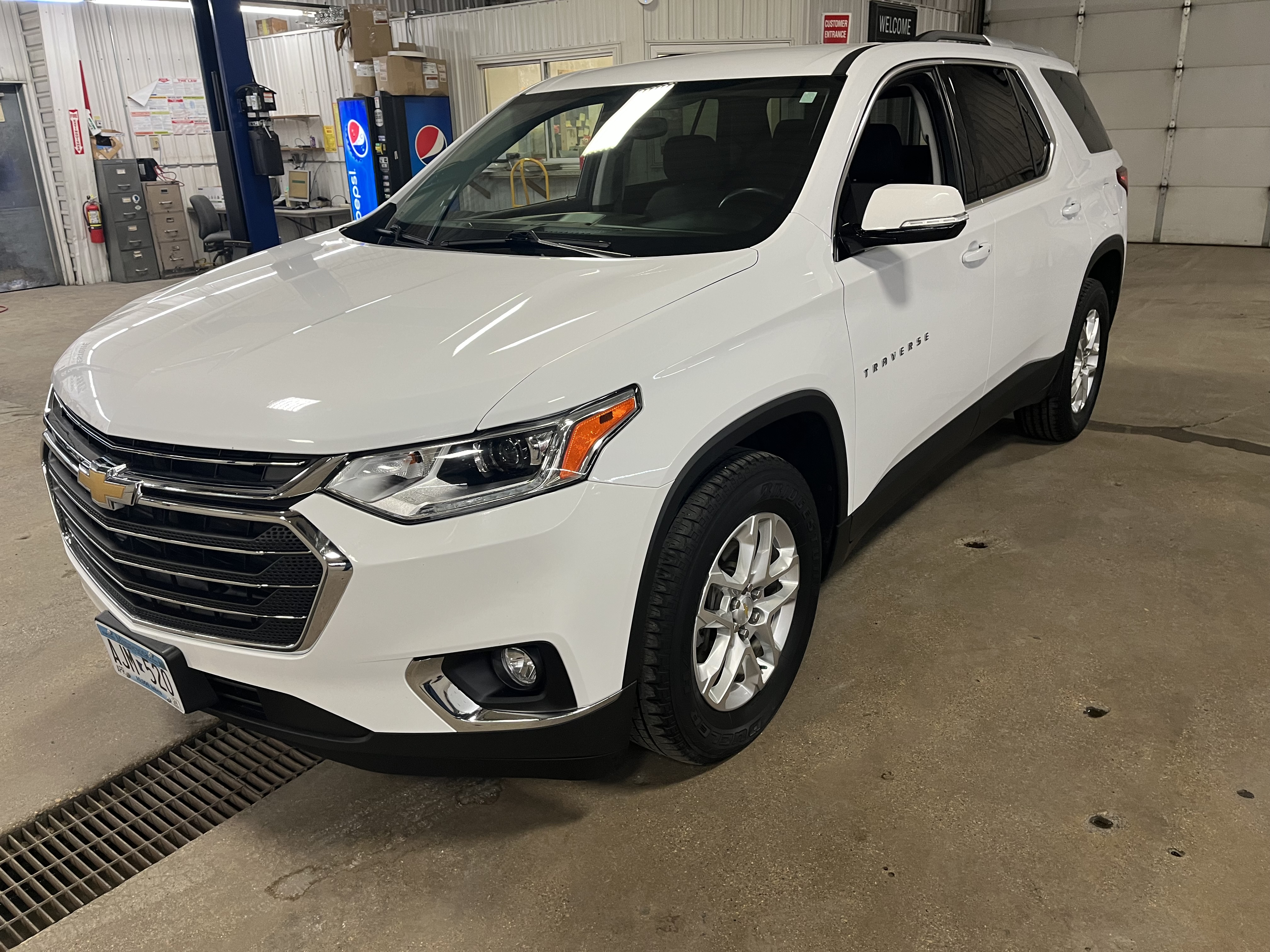 Used 2018 Chevrolet Traverse 1LT with VIN 1GNEVGKW8JJ222886 for sale in Thief River Falls, Minnesota